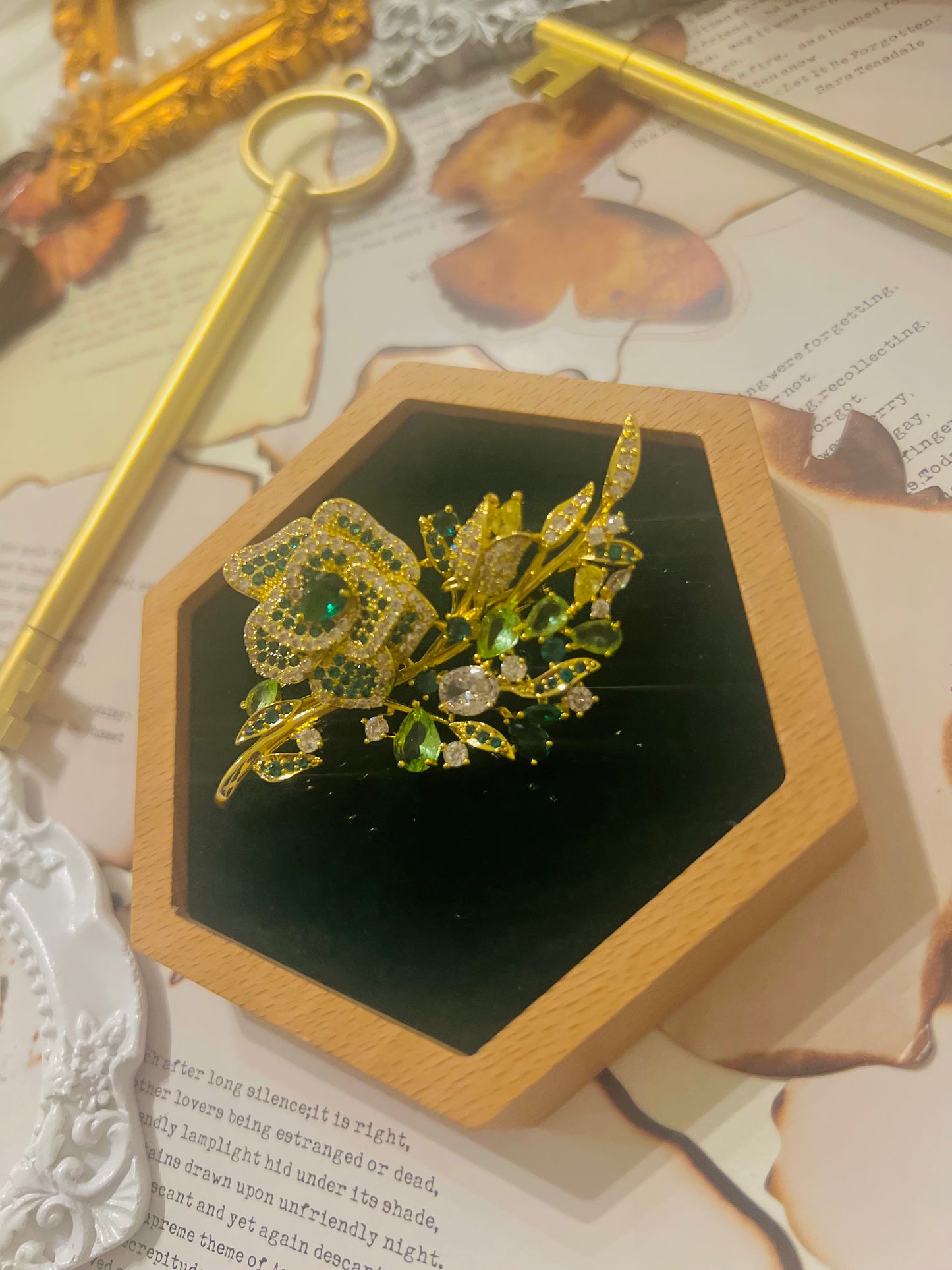 Brooch 013
