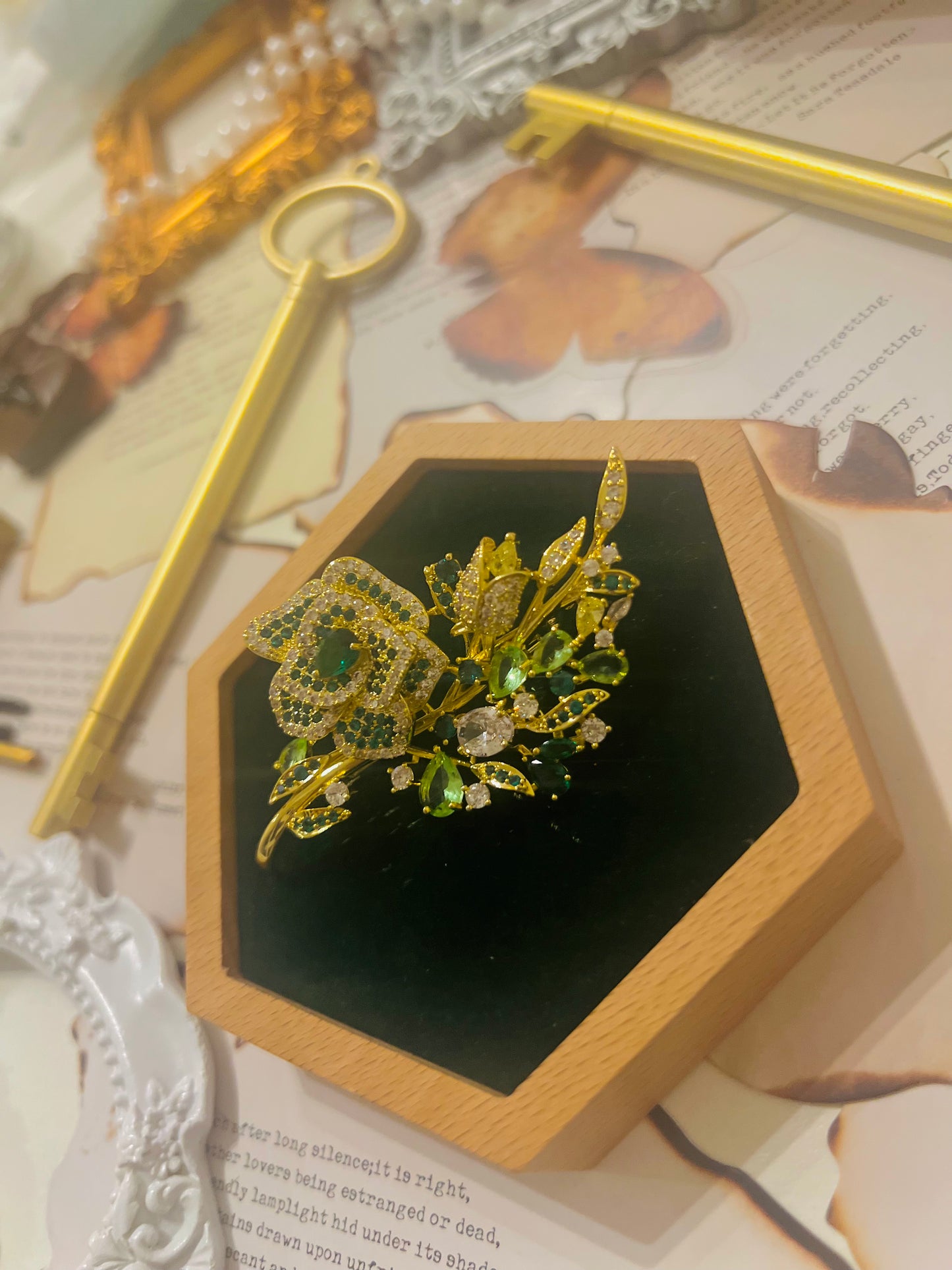 Brooch 013