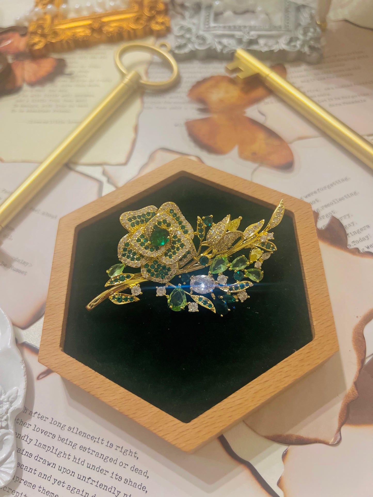 Brooch 013
