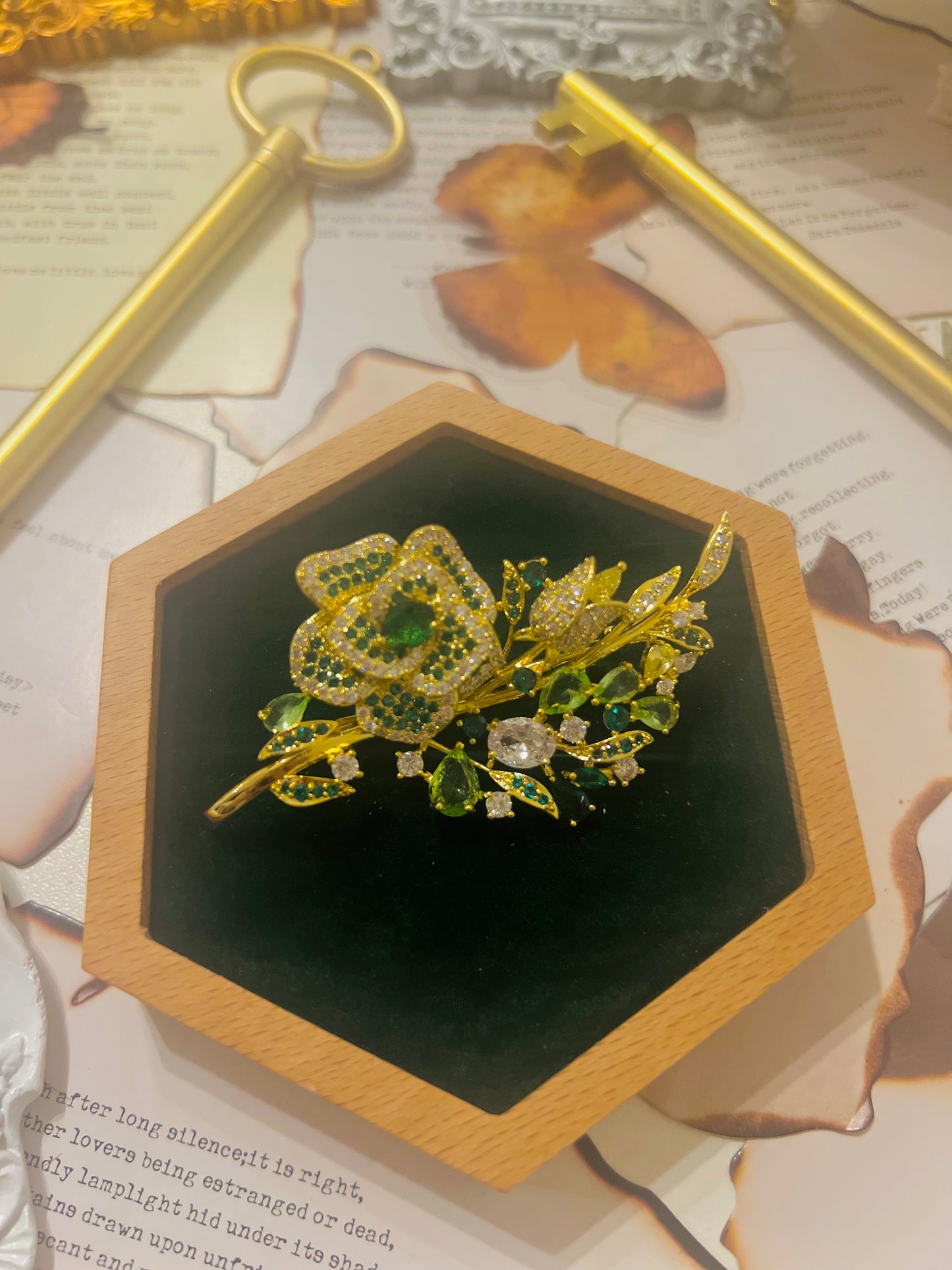 Brooch 013