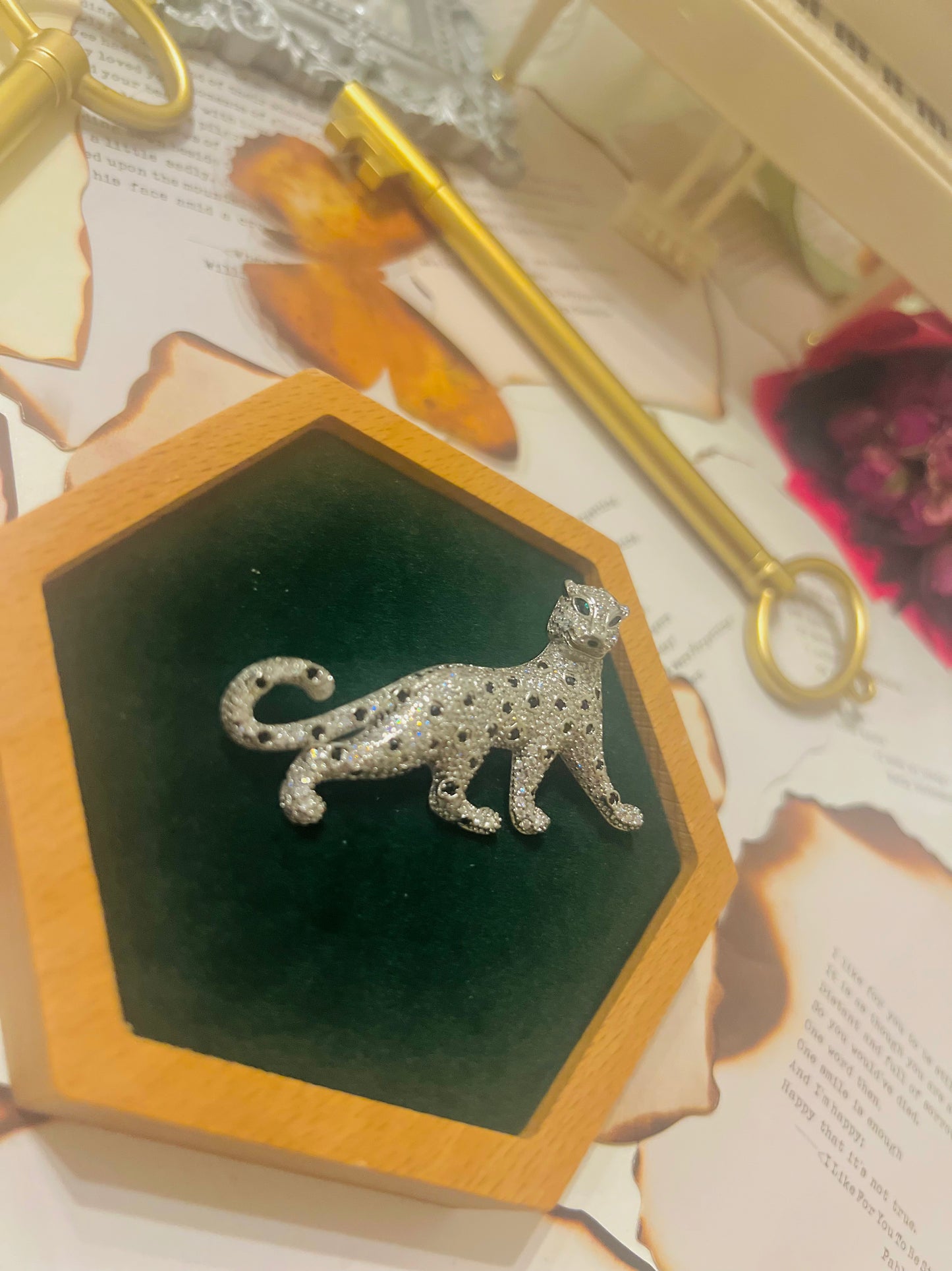 Brooch 015