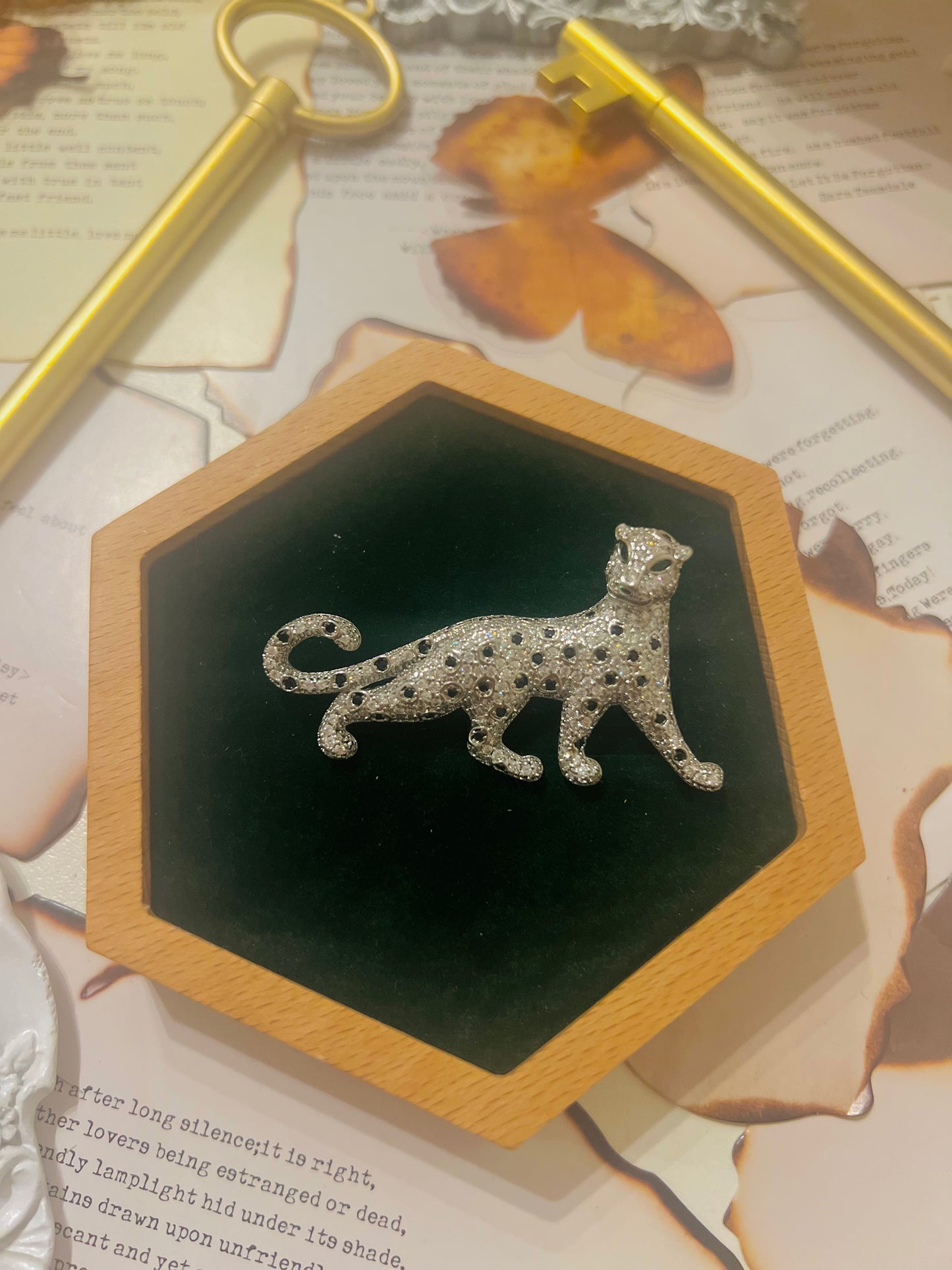 Brooch 015