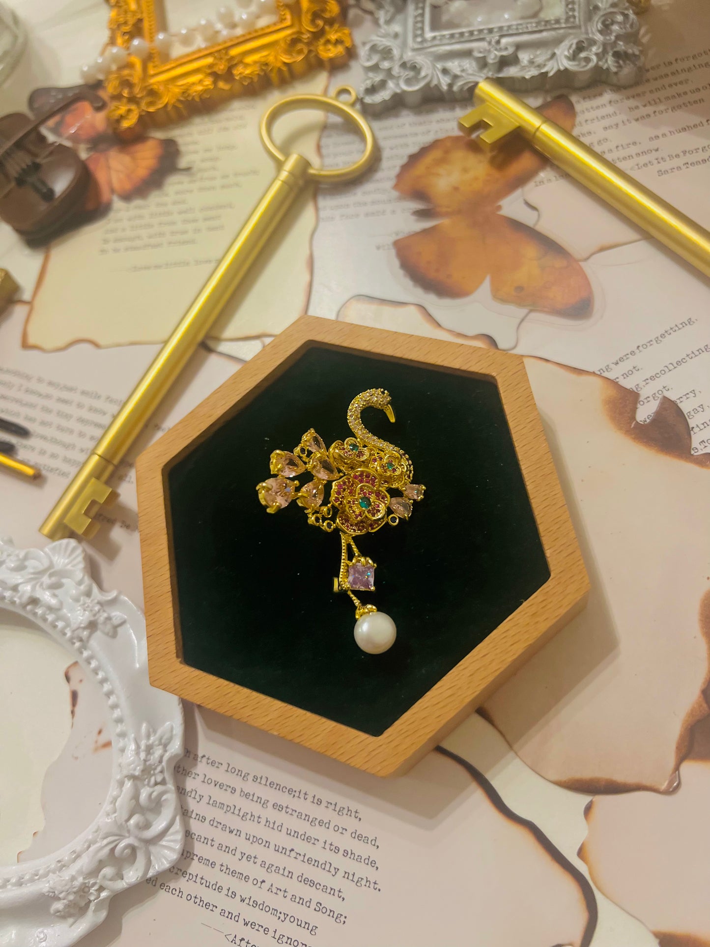 Brooch 016