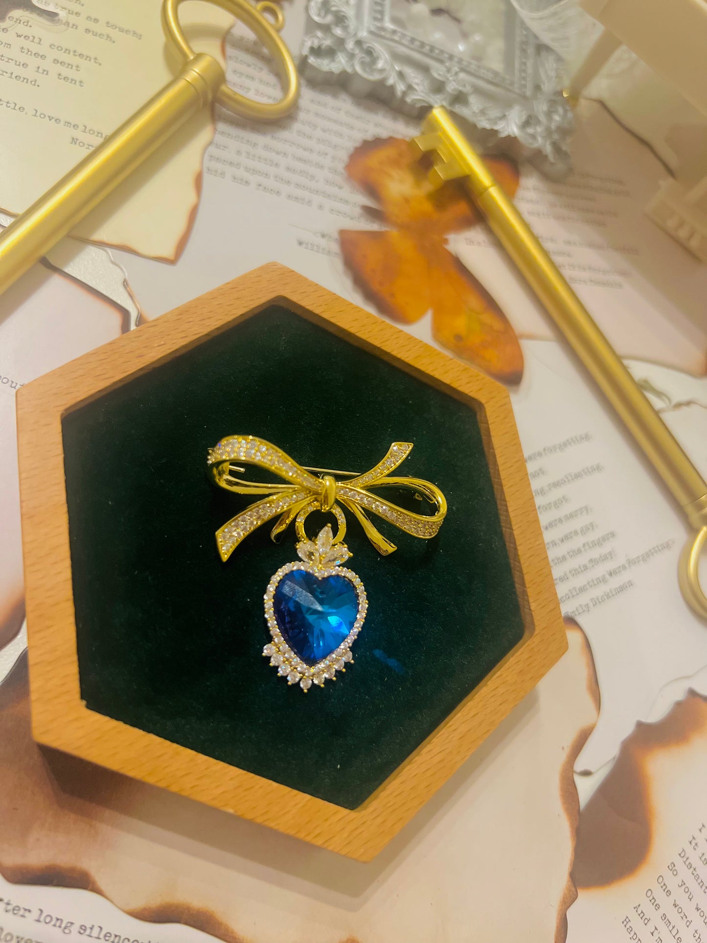 Brooch 018