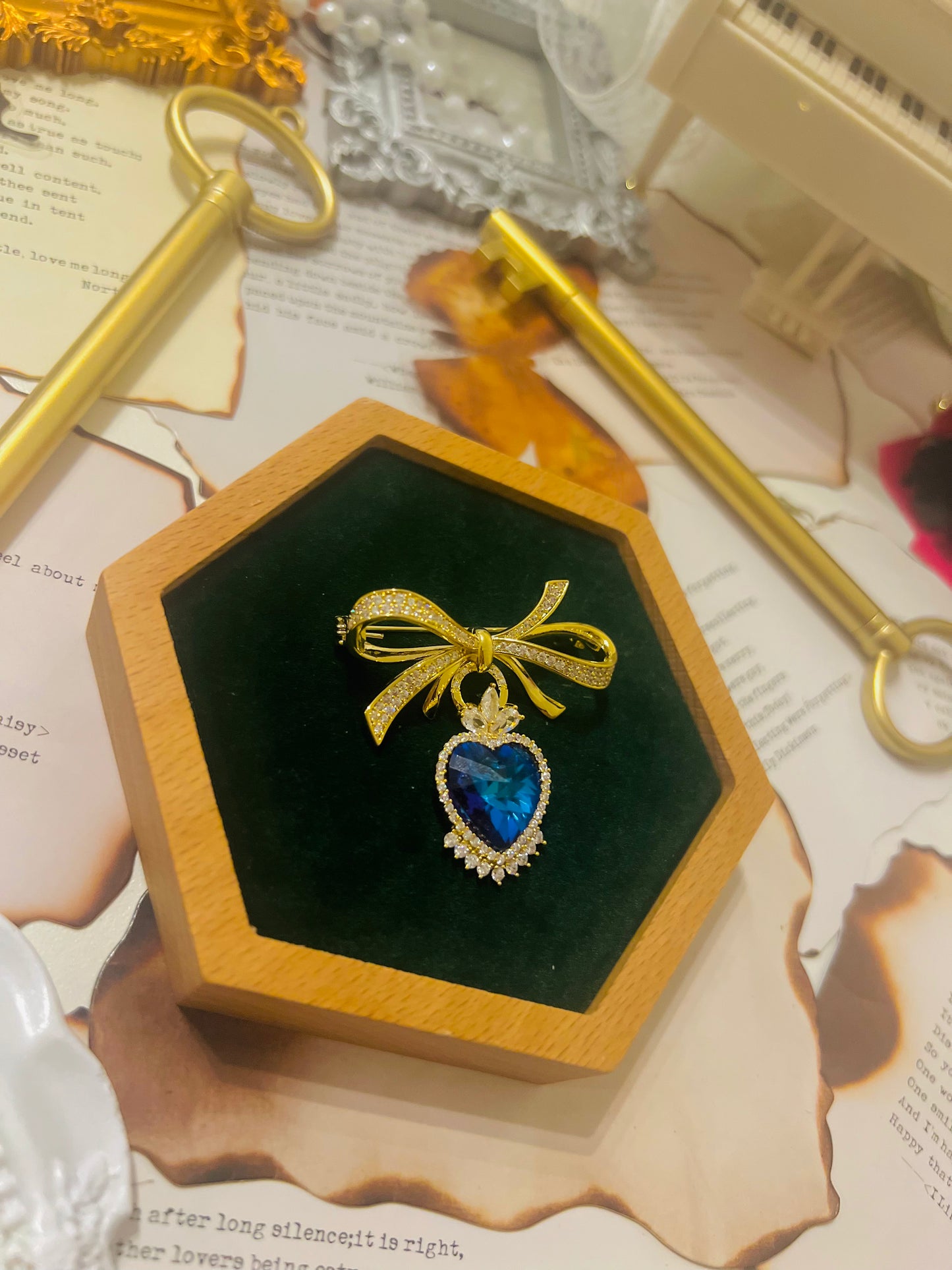 Brooch 018