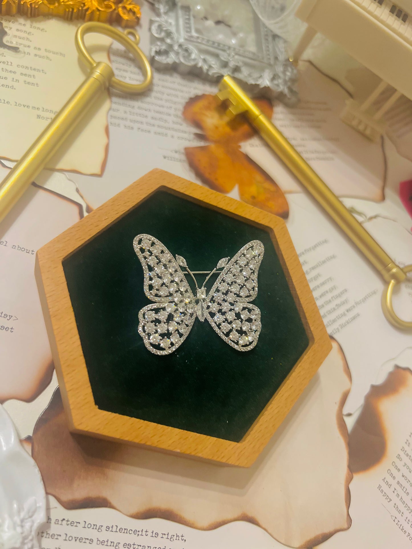 Brooch 019