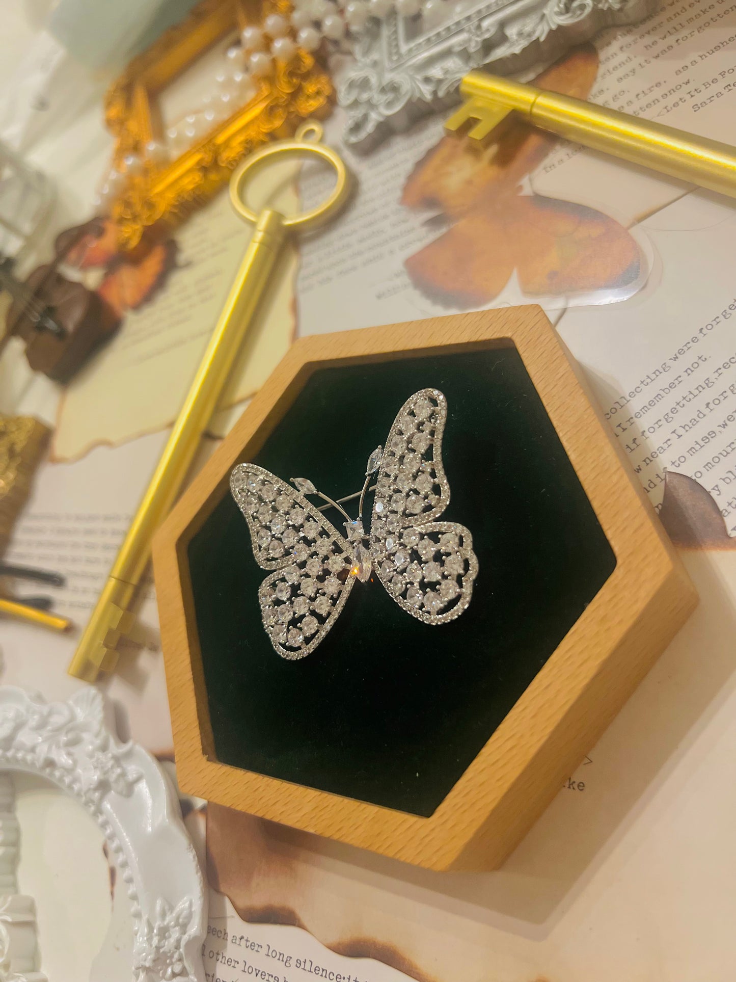 Brooch 019