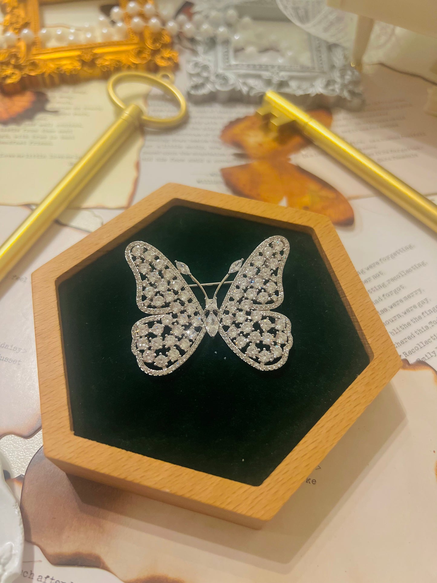 Brooch 019