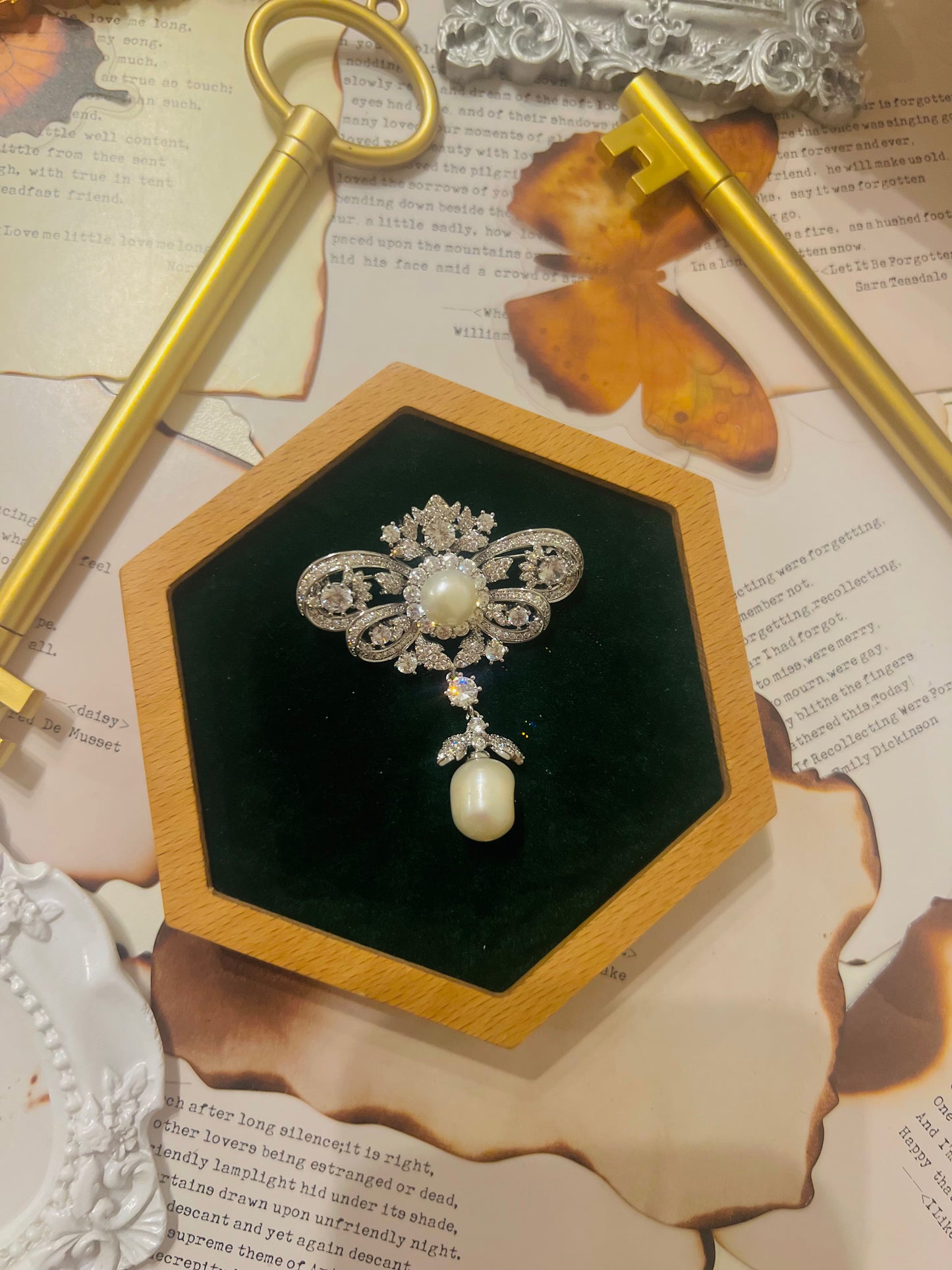 Brooch 020