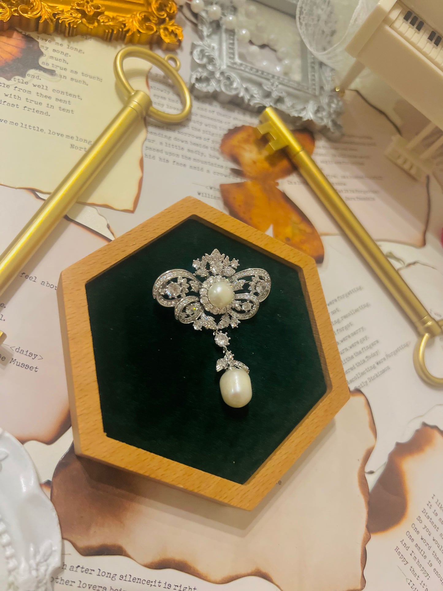 Brooch 020