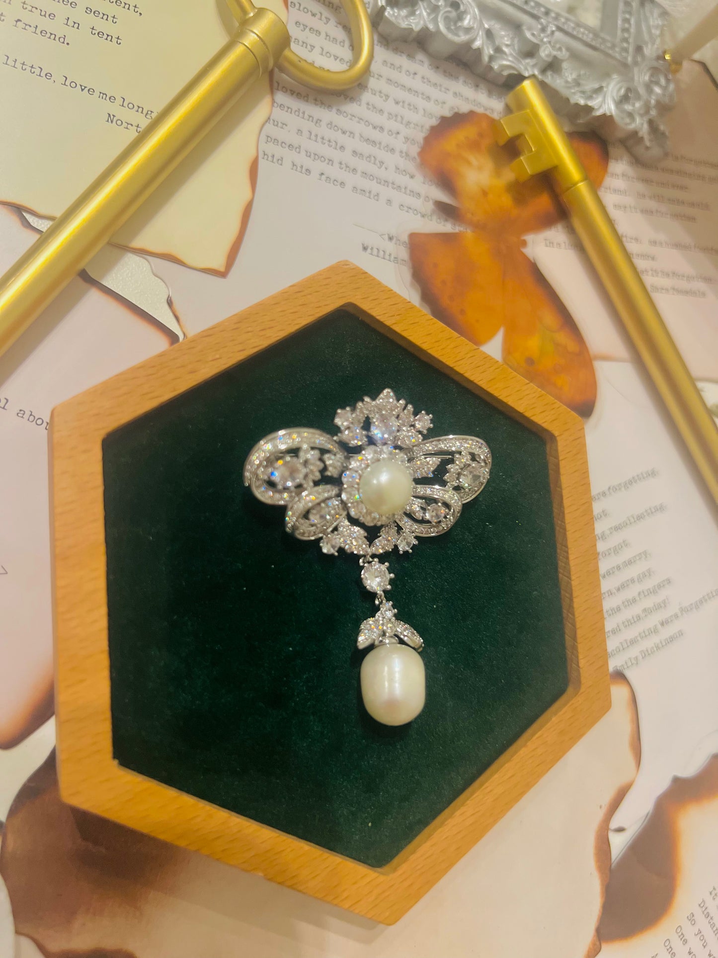 Brooch 020