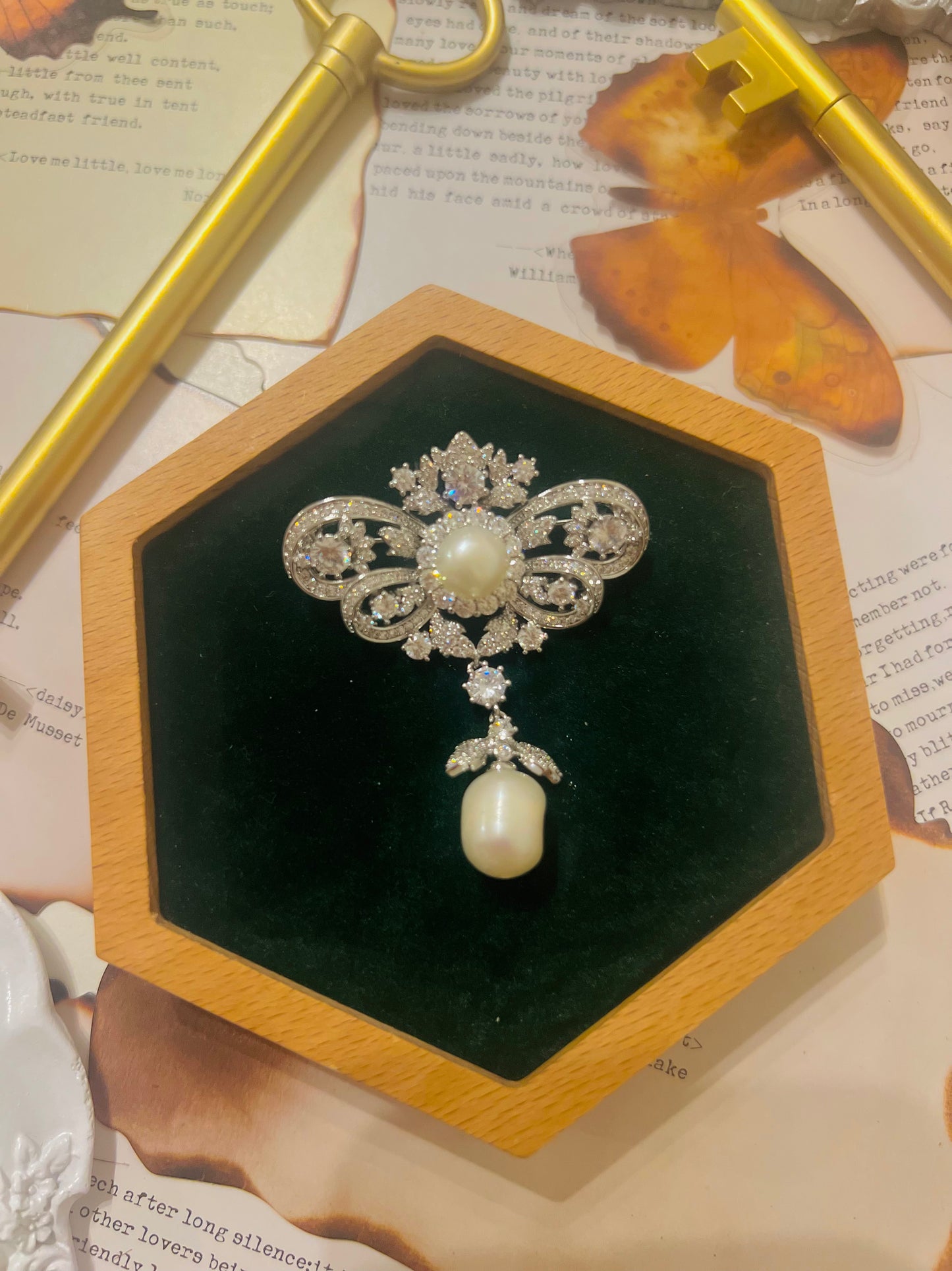 Brooch 020