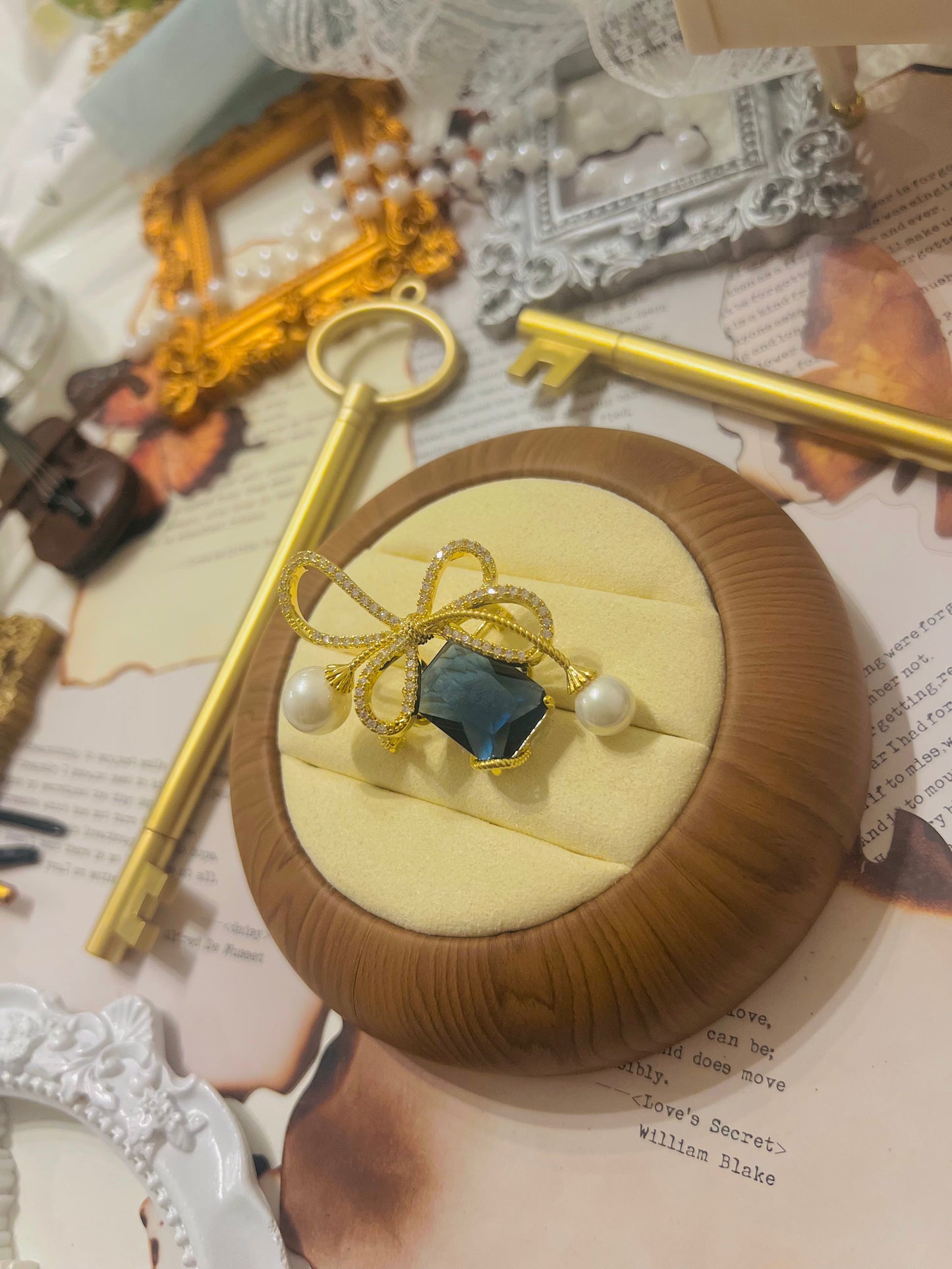 Brooch 021