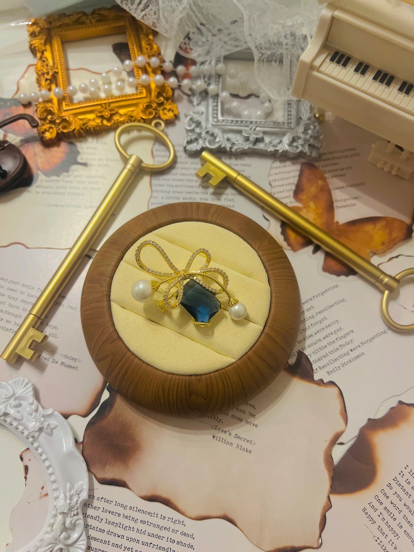 Brooch 021