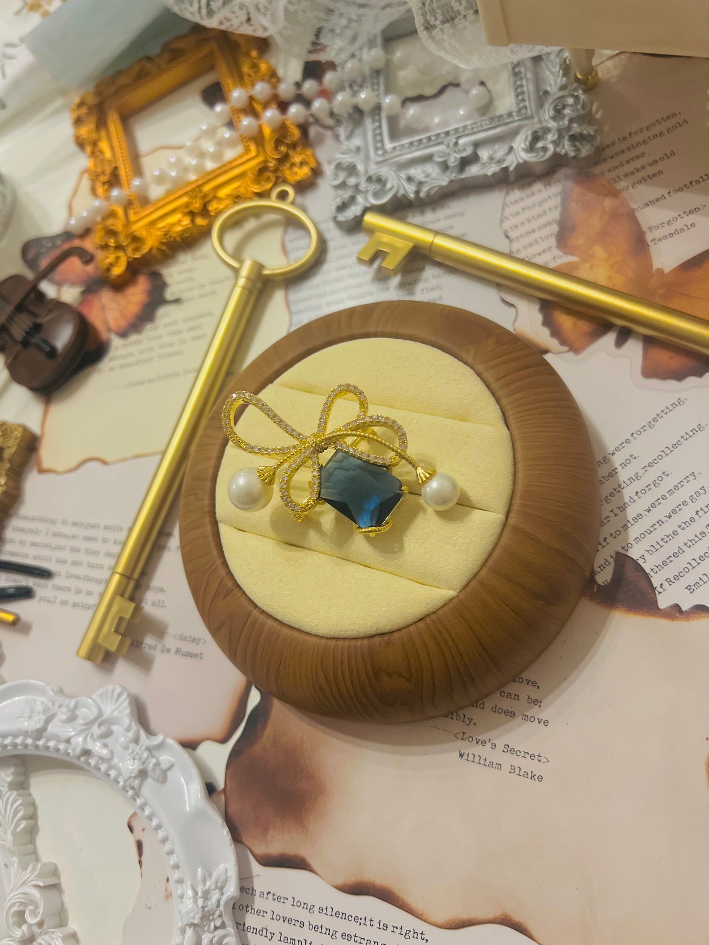 Brooch 021