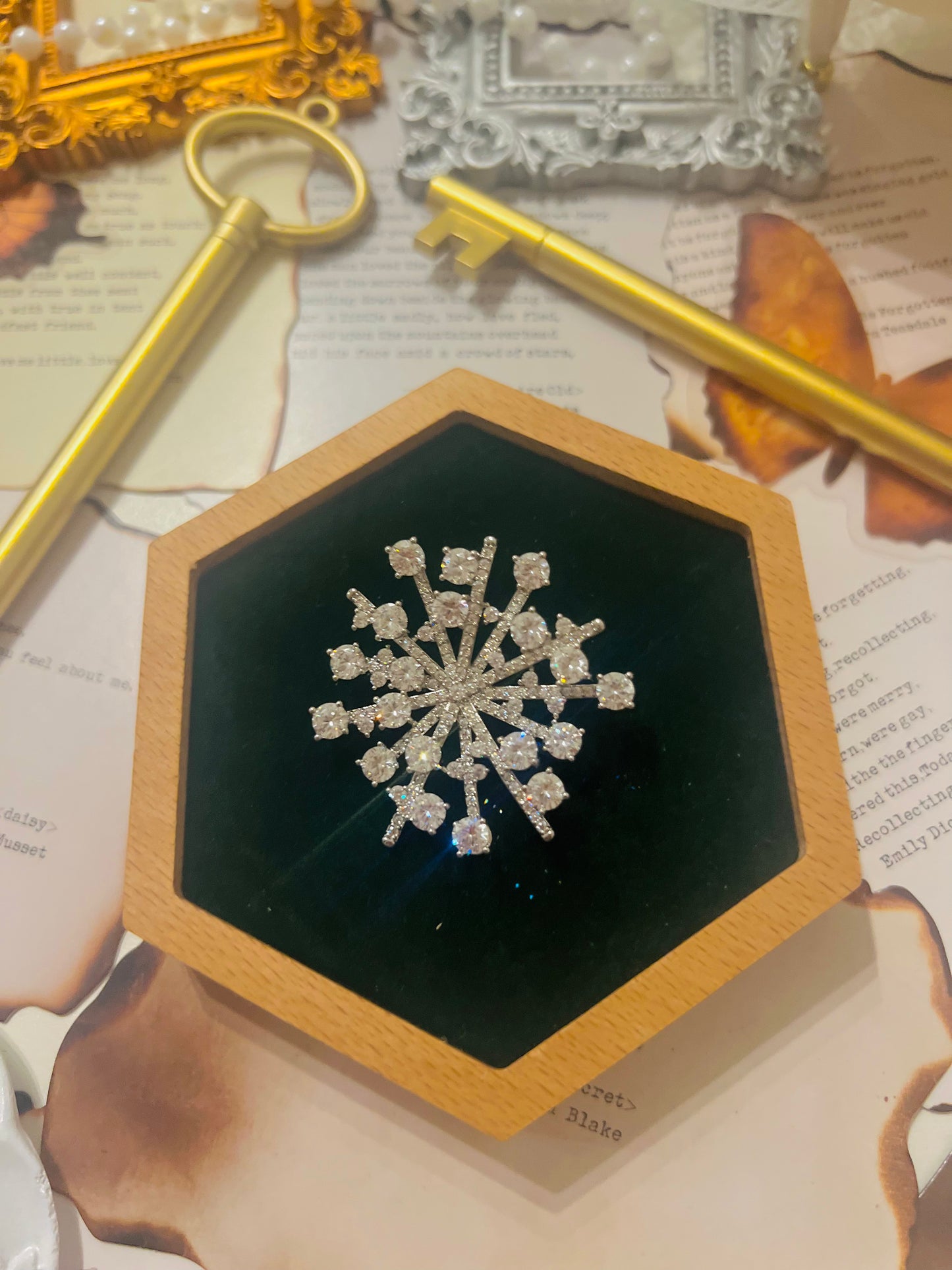 Brooch 023