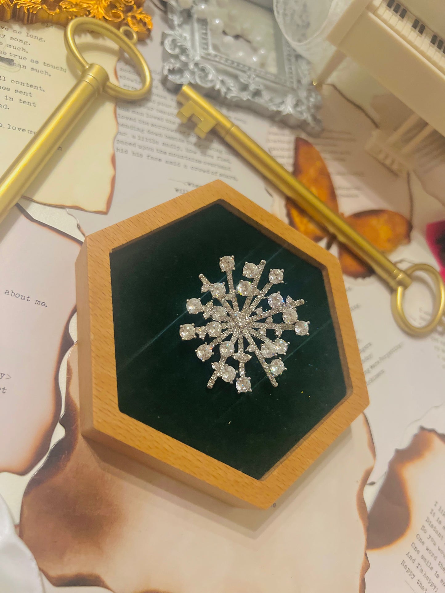 Brooch 023