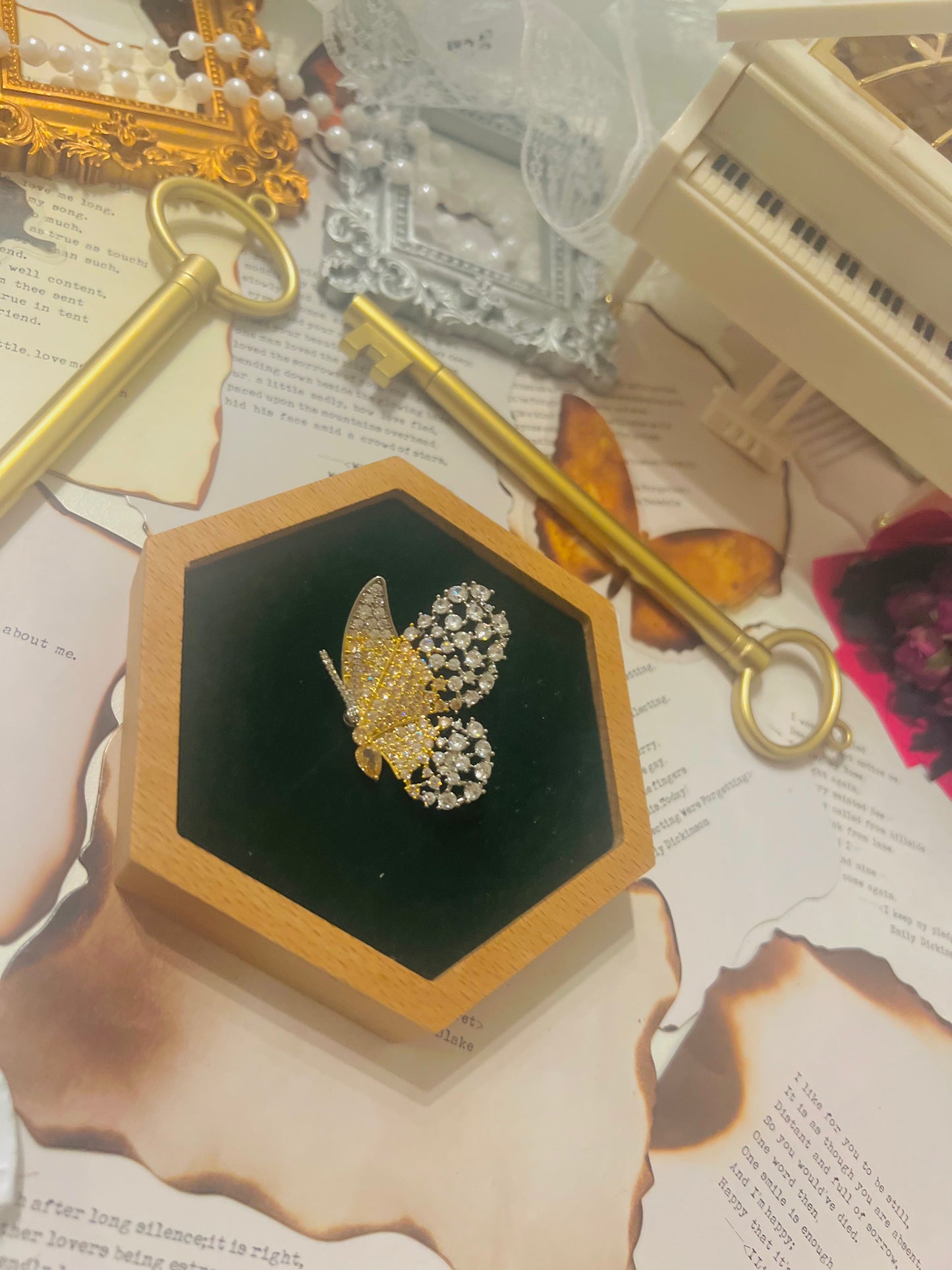Brooch 026