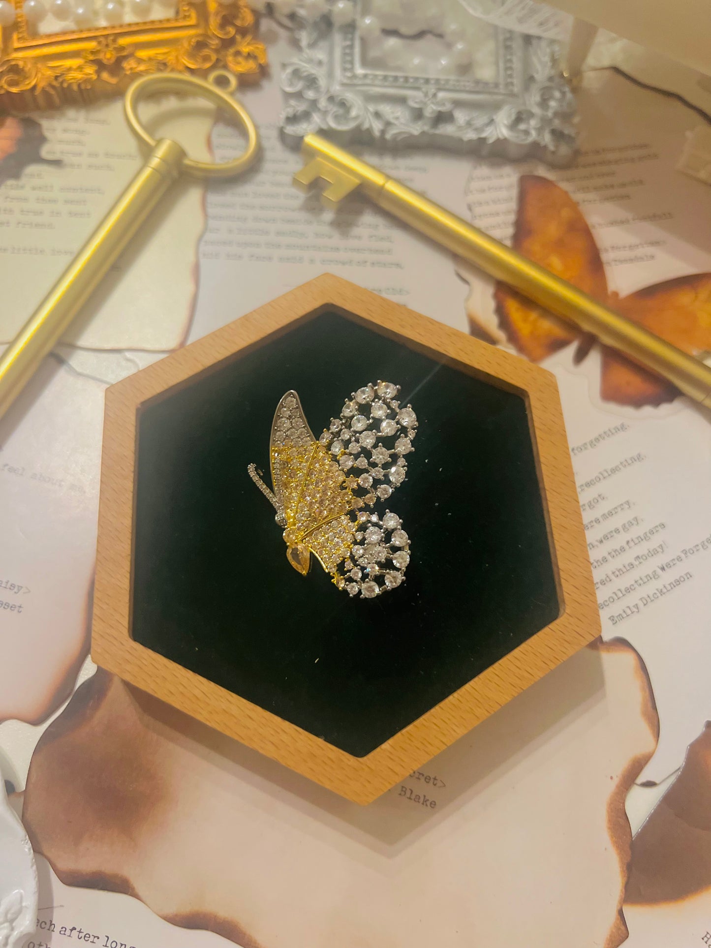 Brooch 026