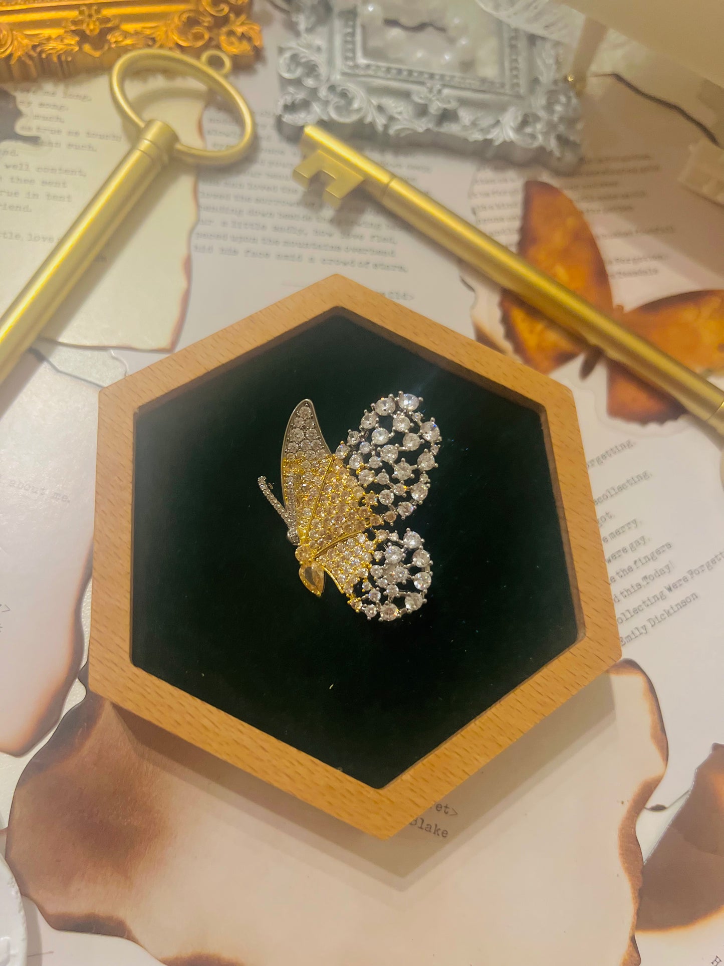 Brooch 026