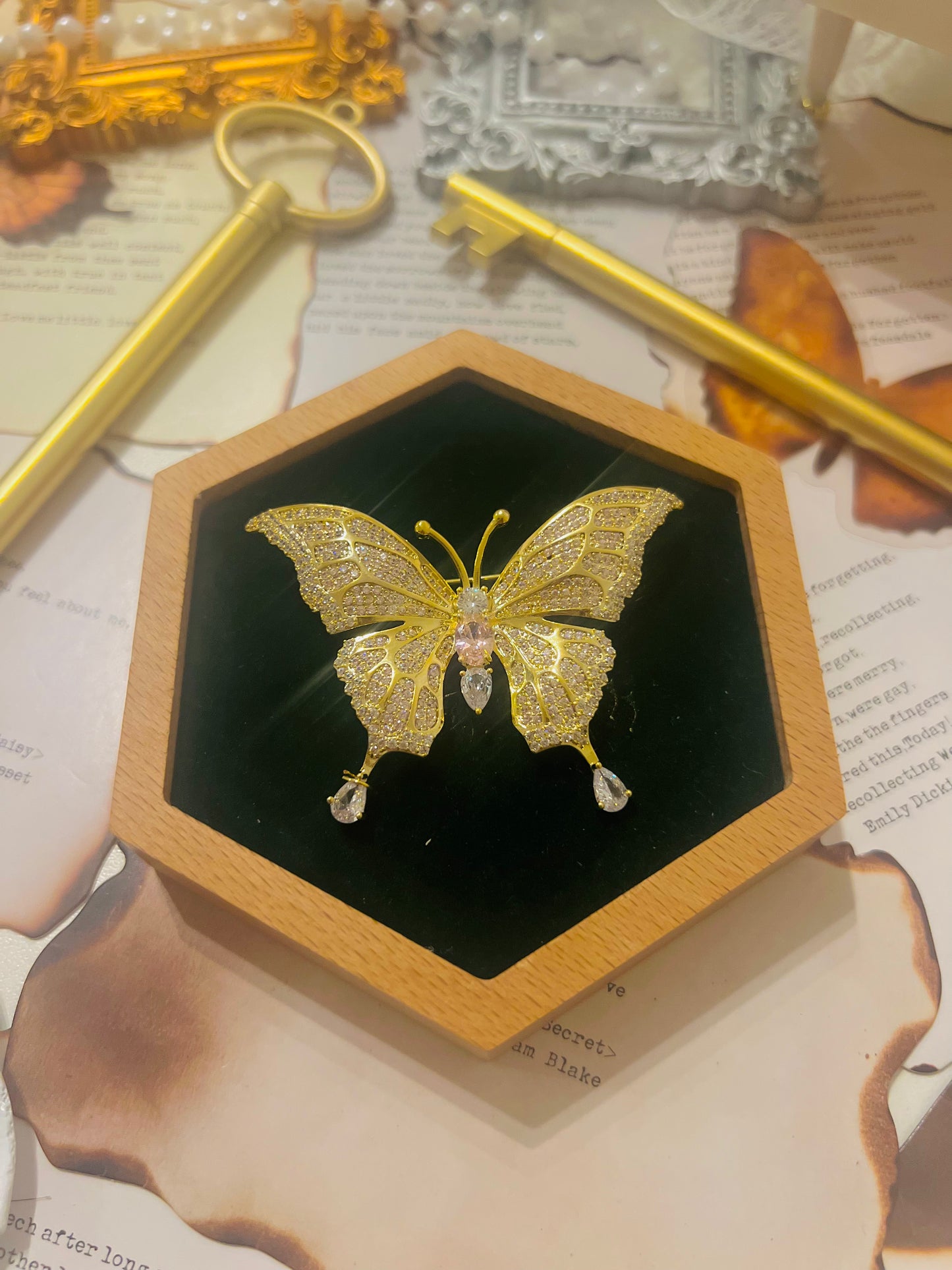 Brooch 028
