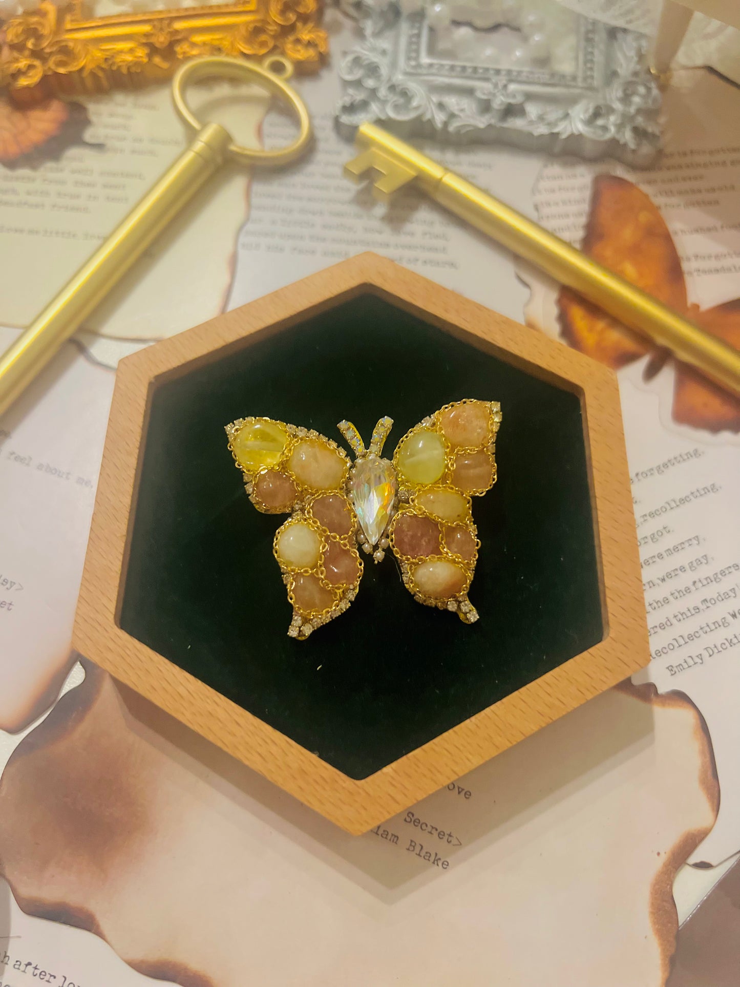 Brooch 030
