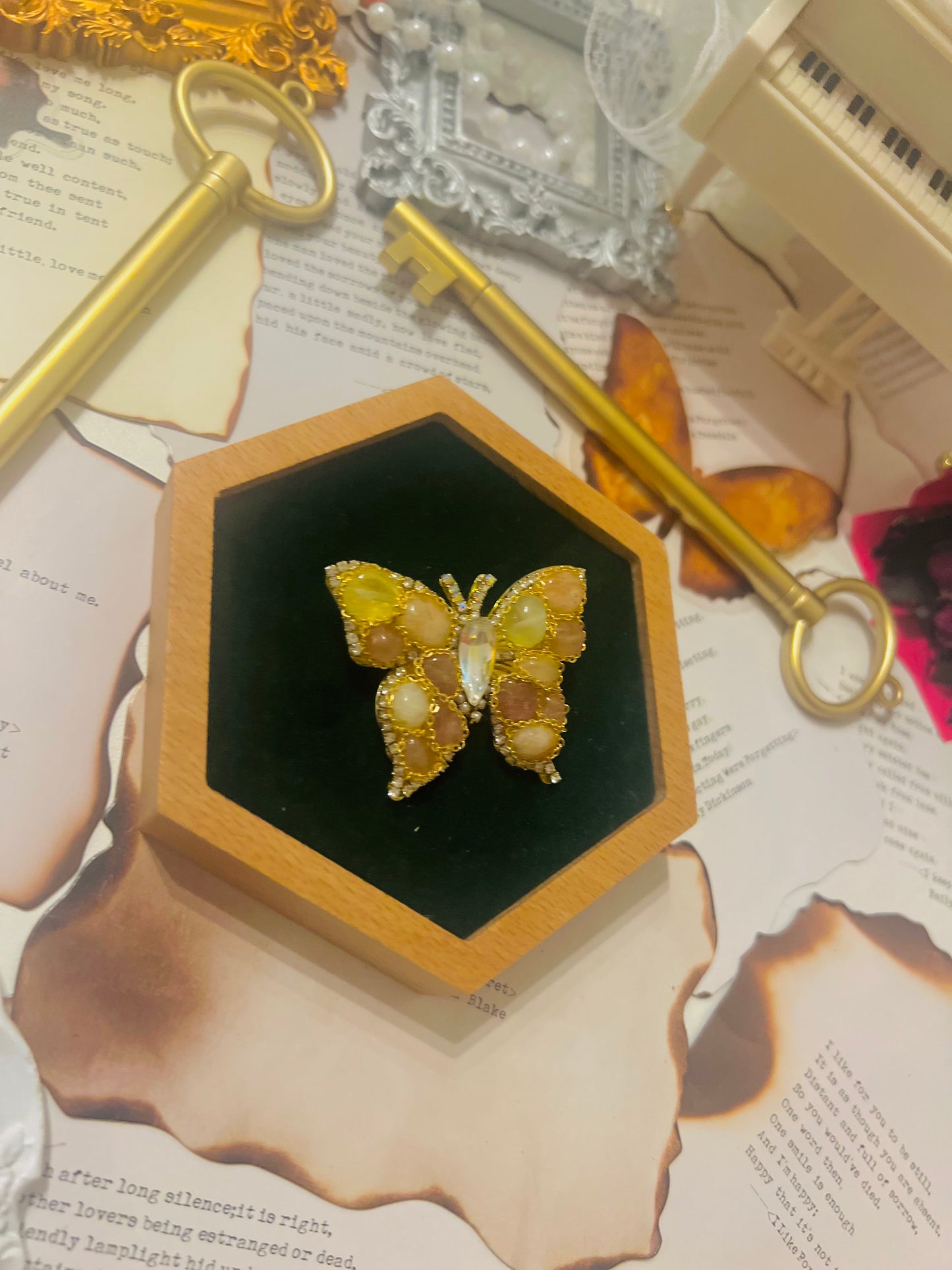 Brooch 030