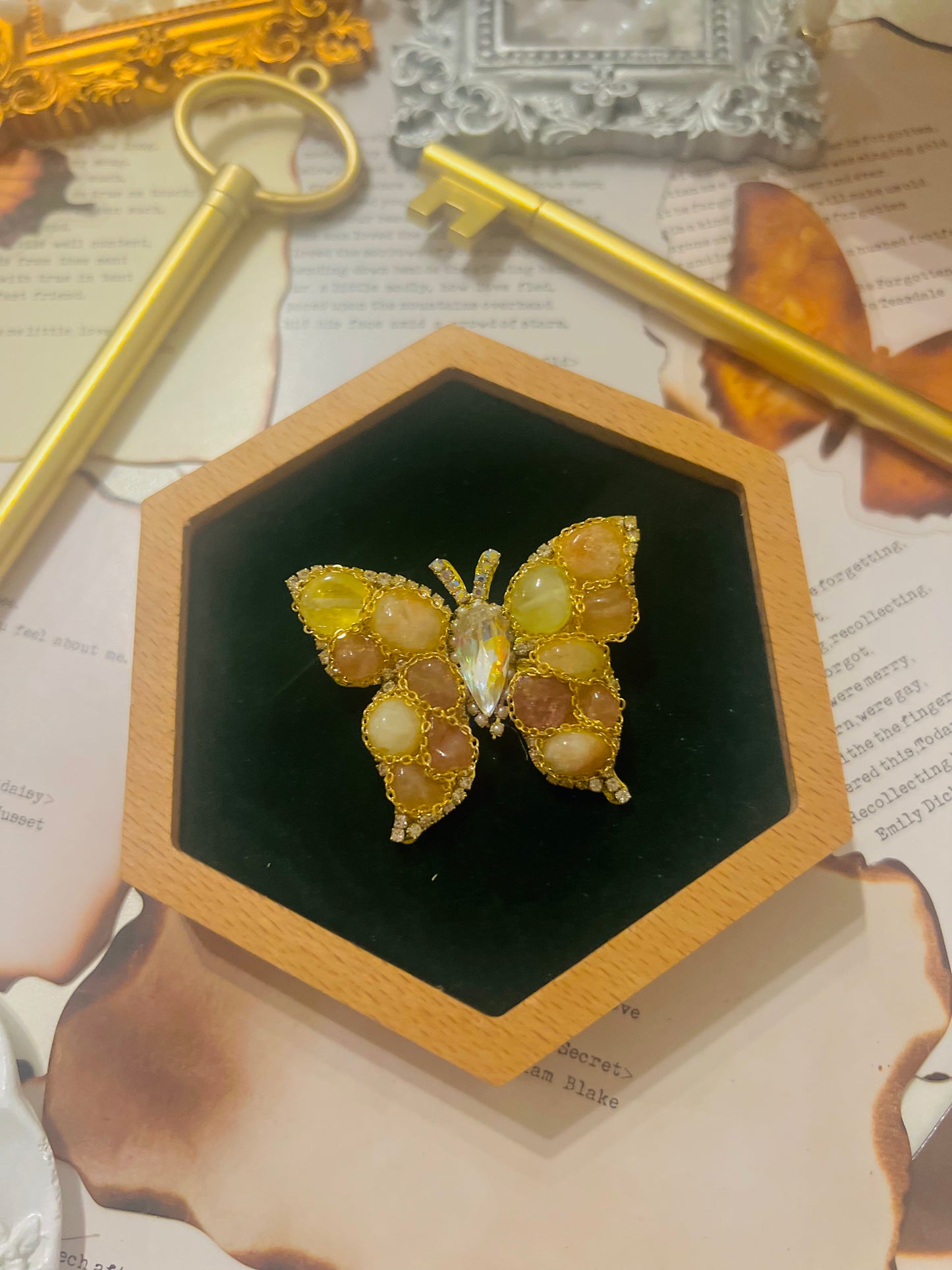 Brooch 030