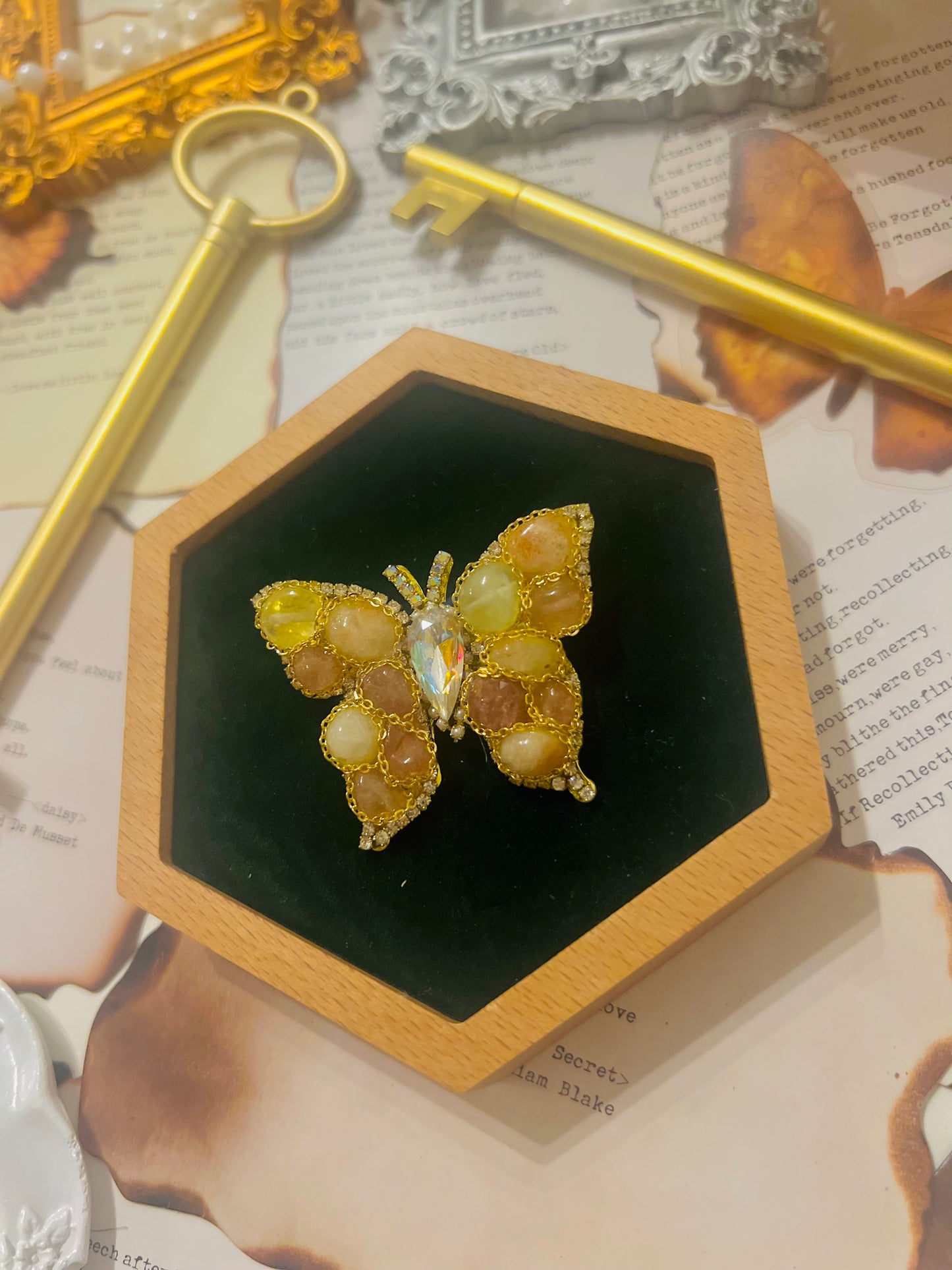 Brooch 030