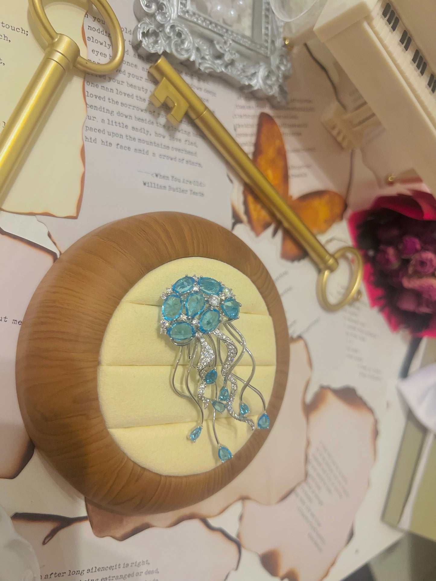 Brooch 031
