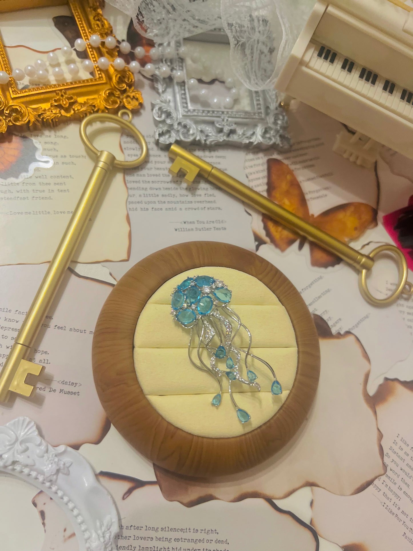 Brooch 031