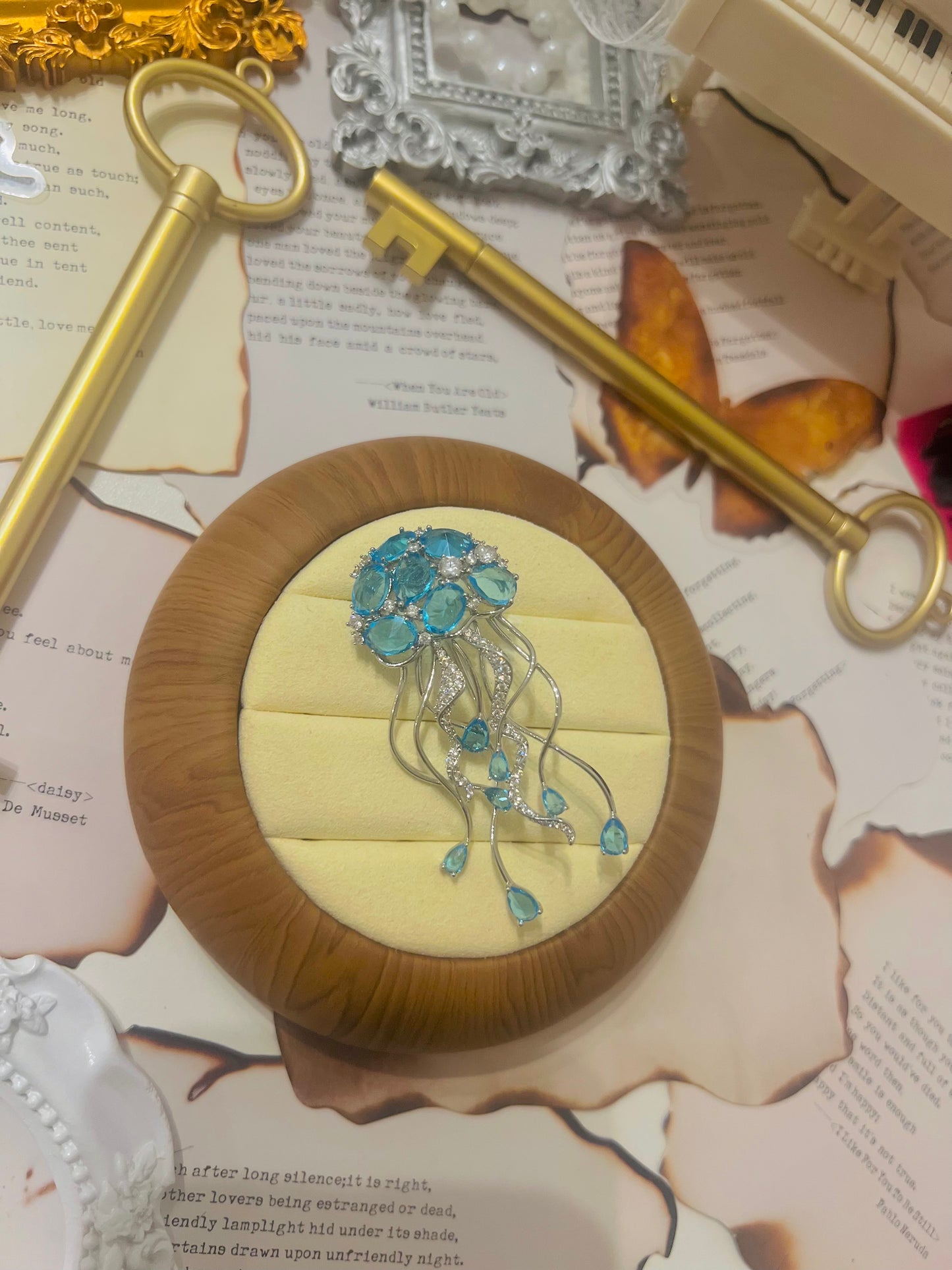 Brooch 031