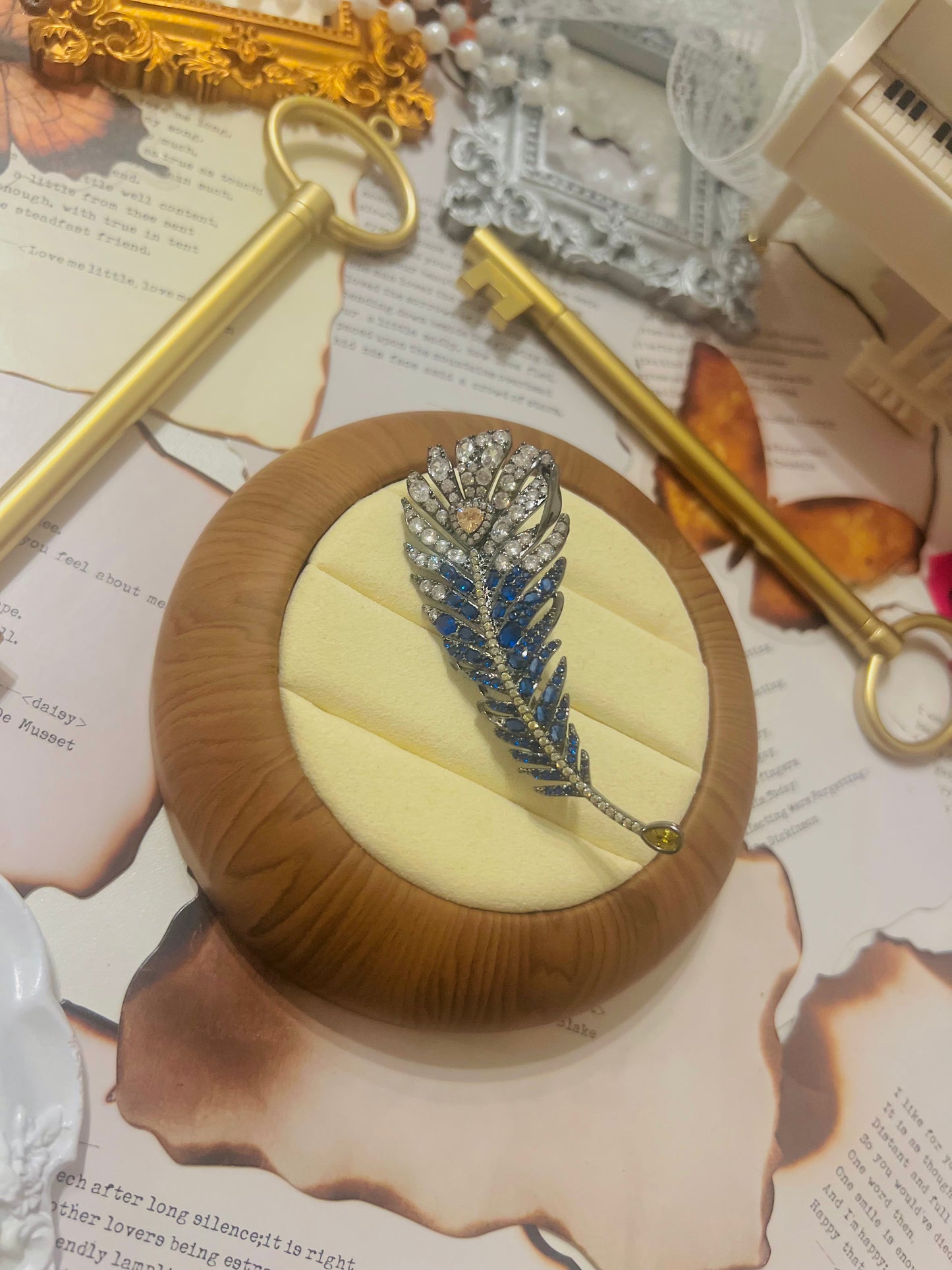 Brooch 033