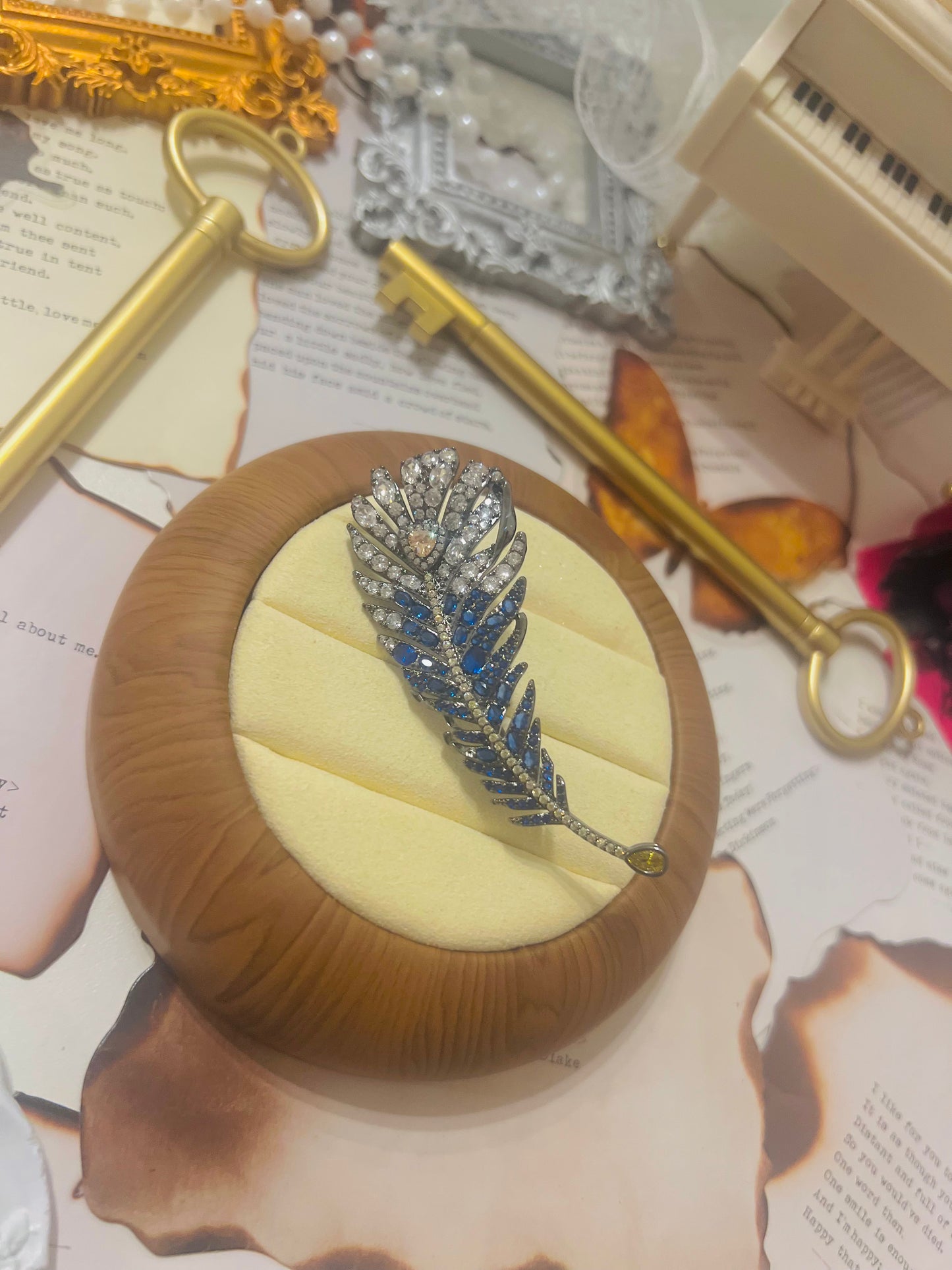 Brooch 033