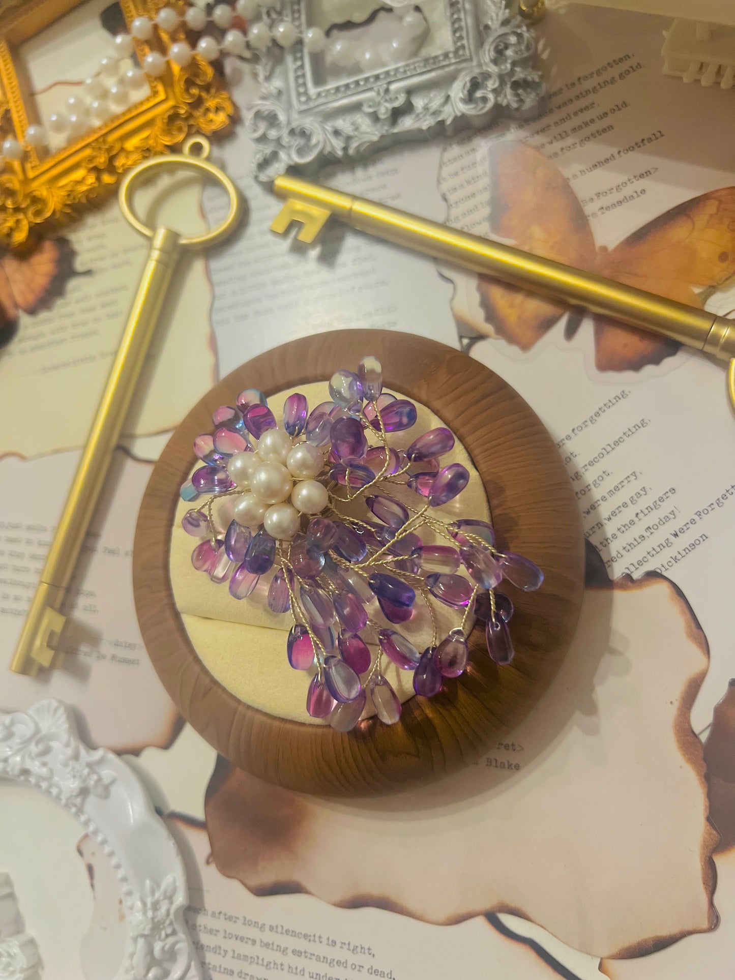 Brooch 034