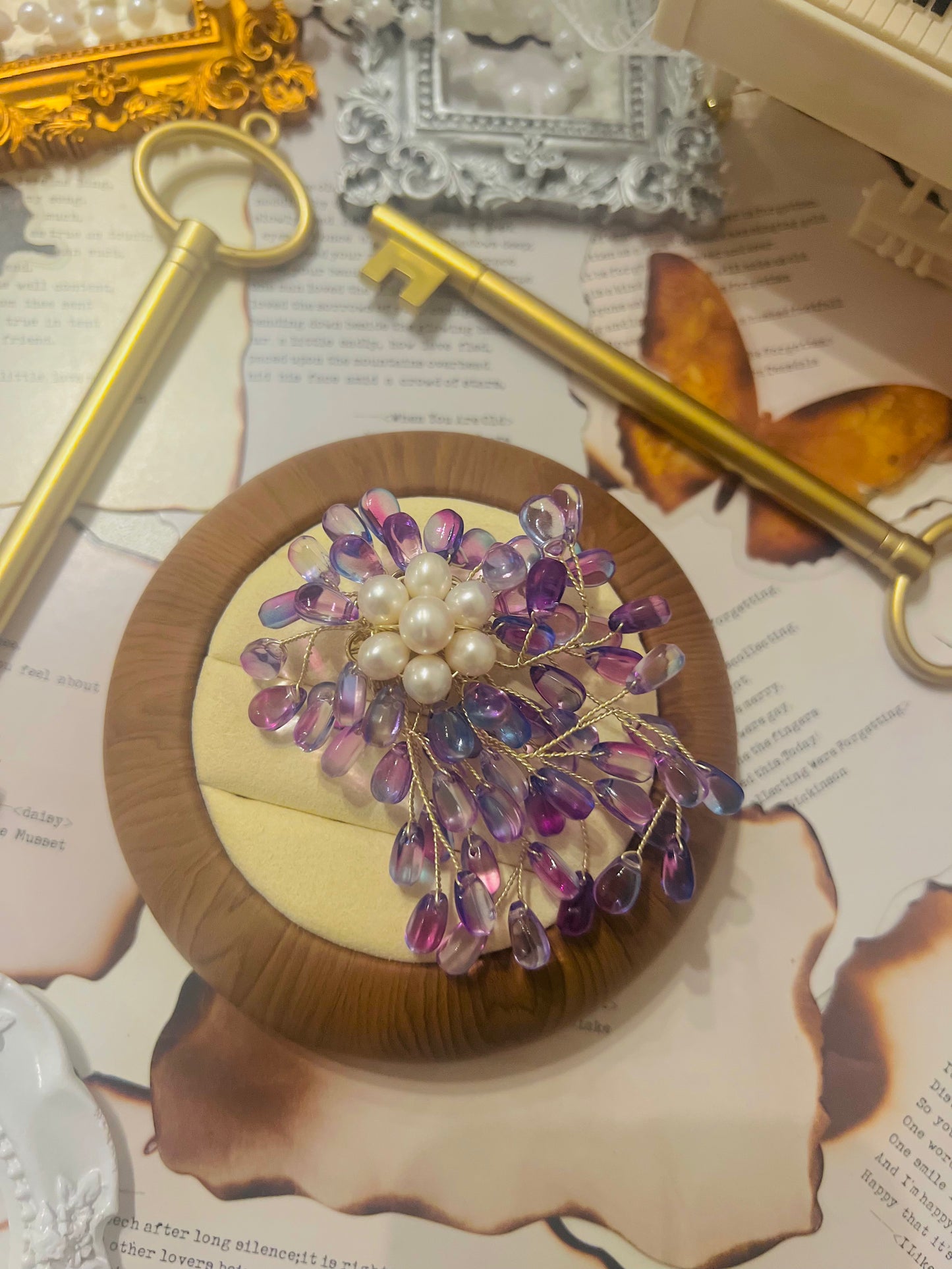 Brooch 034