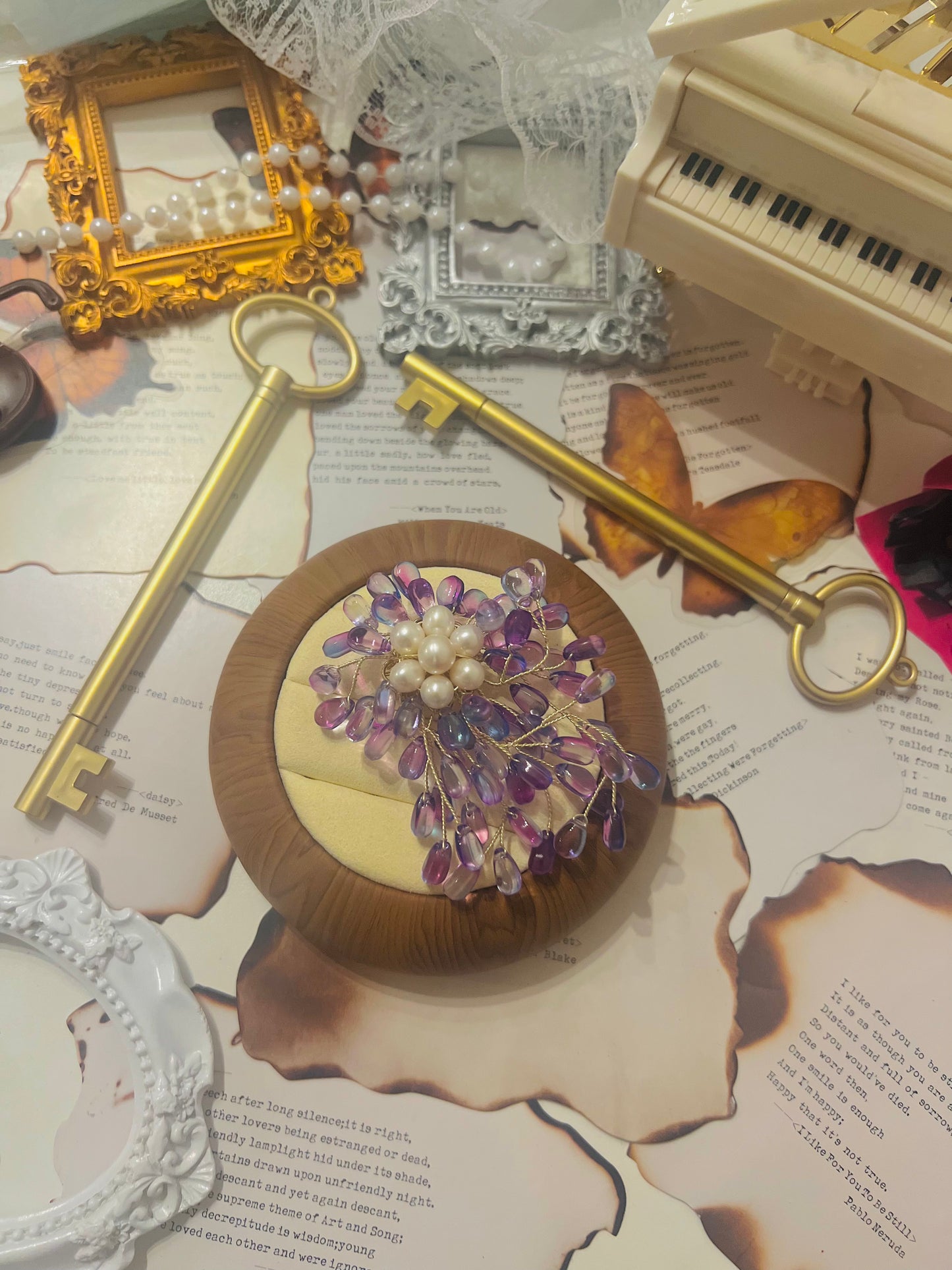 Brooch 034
