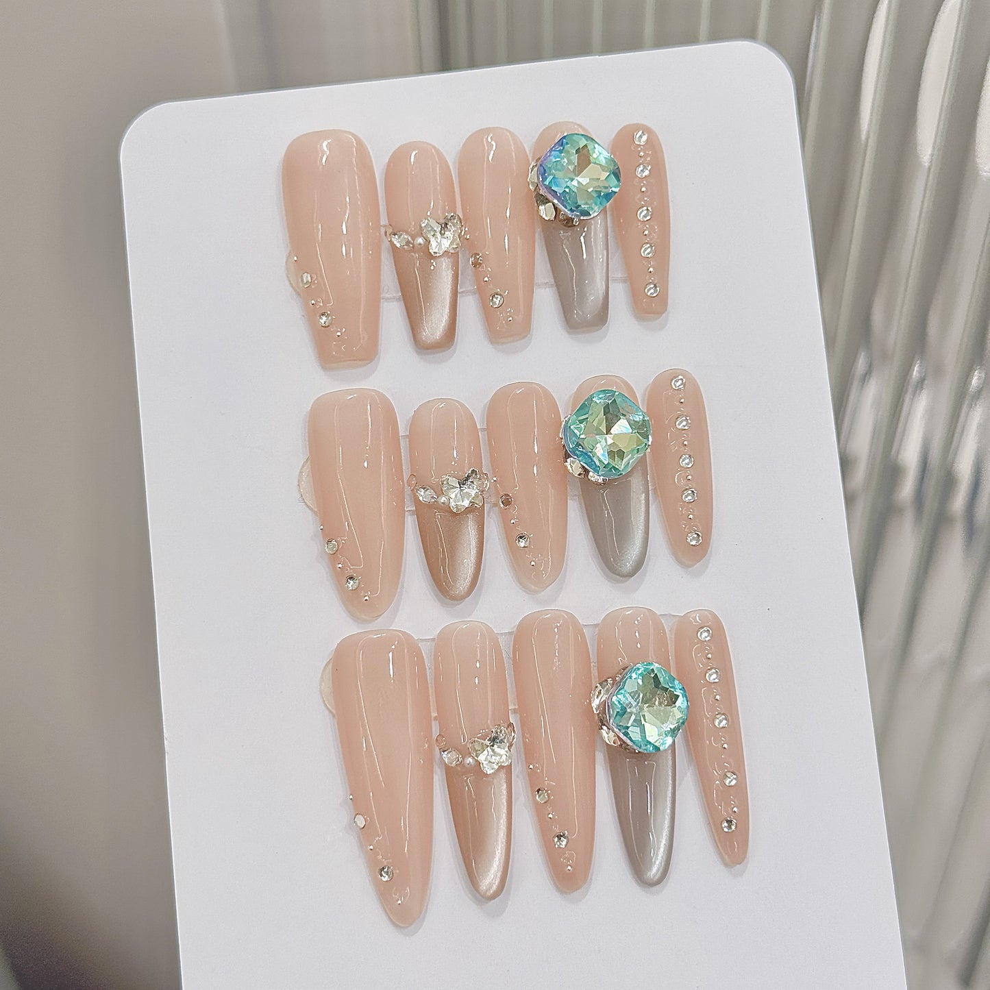 Nails 303-Glazed Feather Side Glow Cat Eye Nail Art
