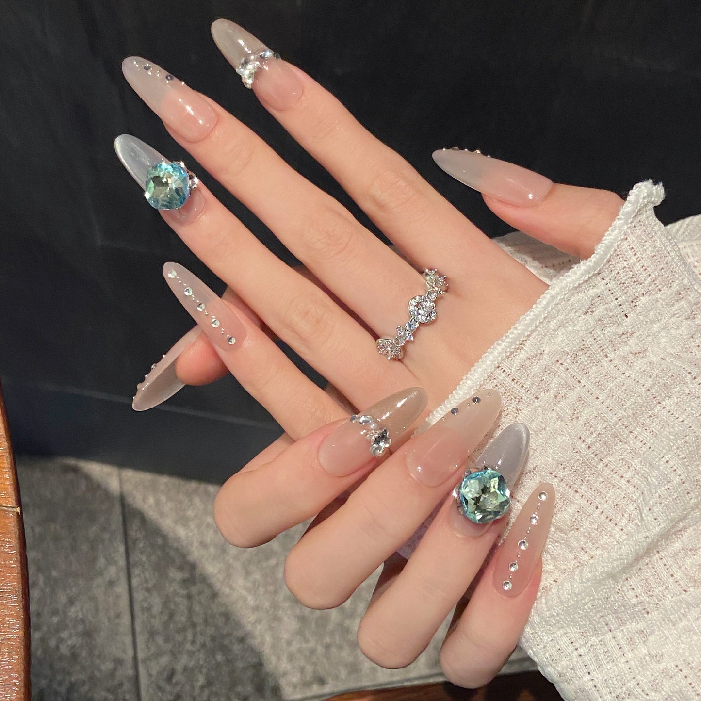 Nails 303-Glazed Feather Side Glow Cat Eye Nail Art