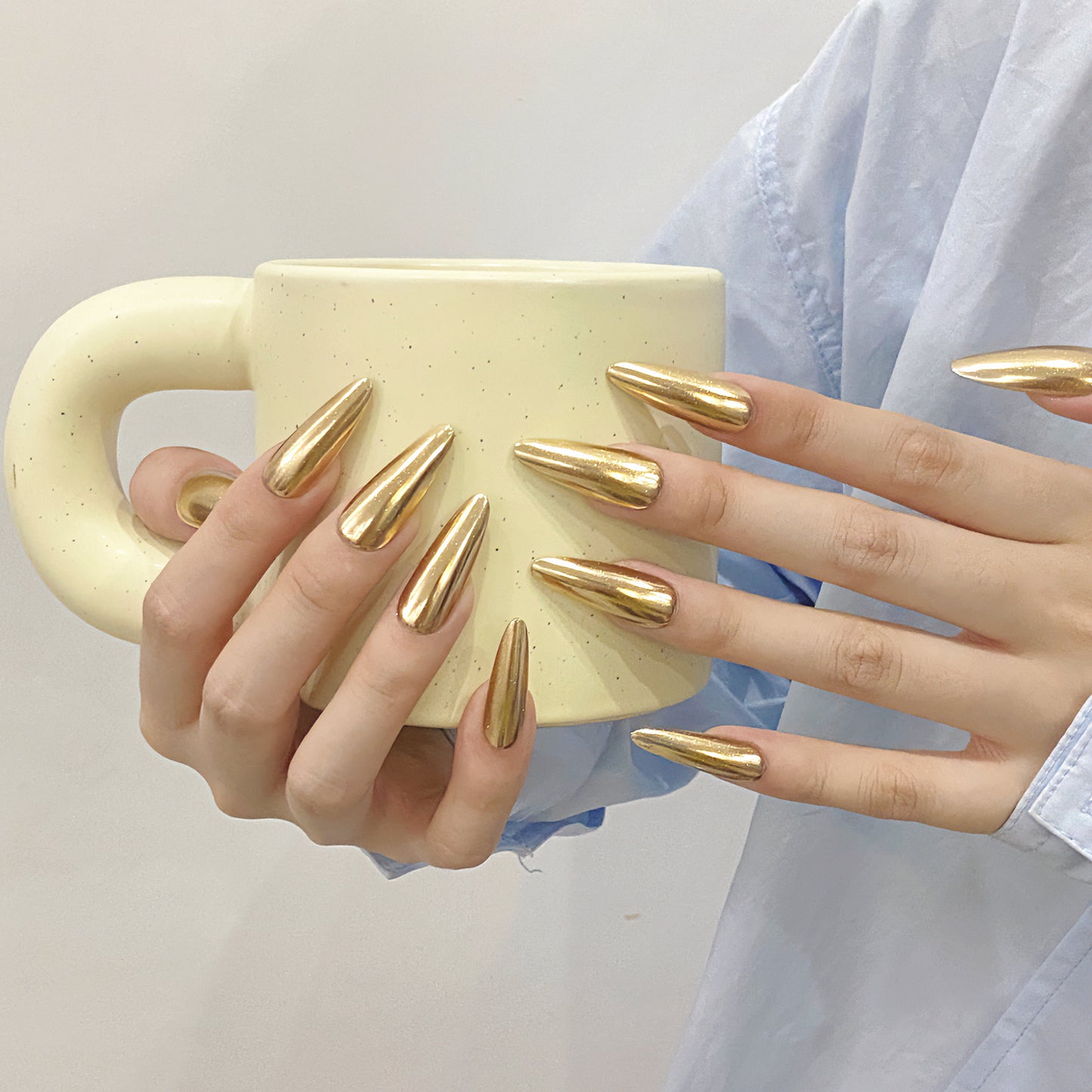 Nails 124-Champagne Shiny Mirror Netflix Nail Art