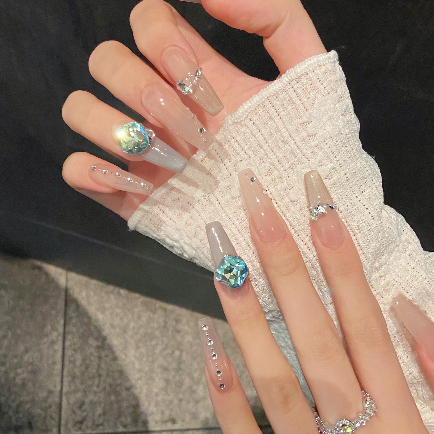 Nails 303-Glazed Feather Side Glow Cat Eye Nail Art
