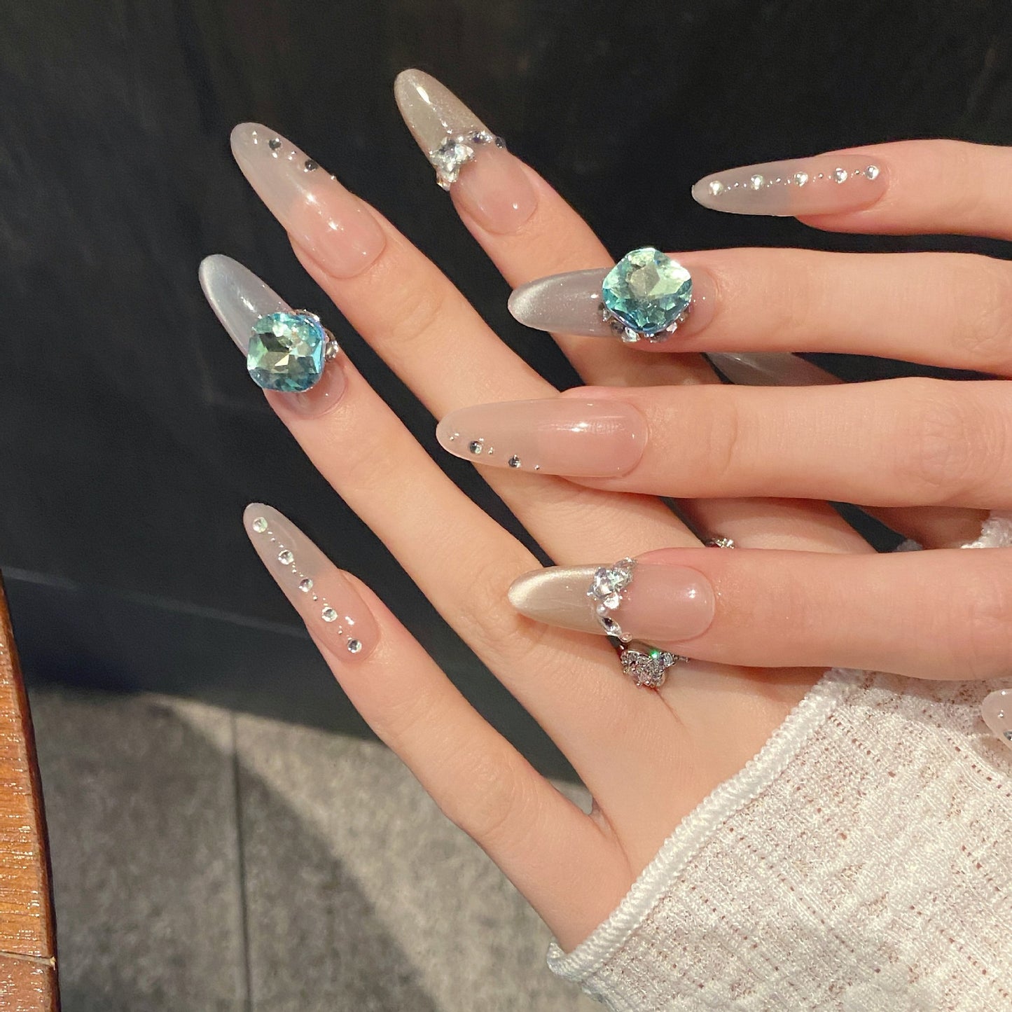 Nails 303-Glazed Feather Side Glow Cat Eye Nail Art