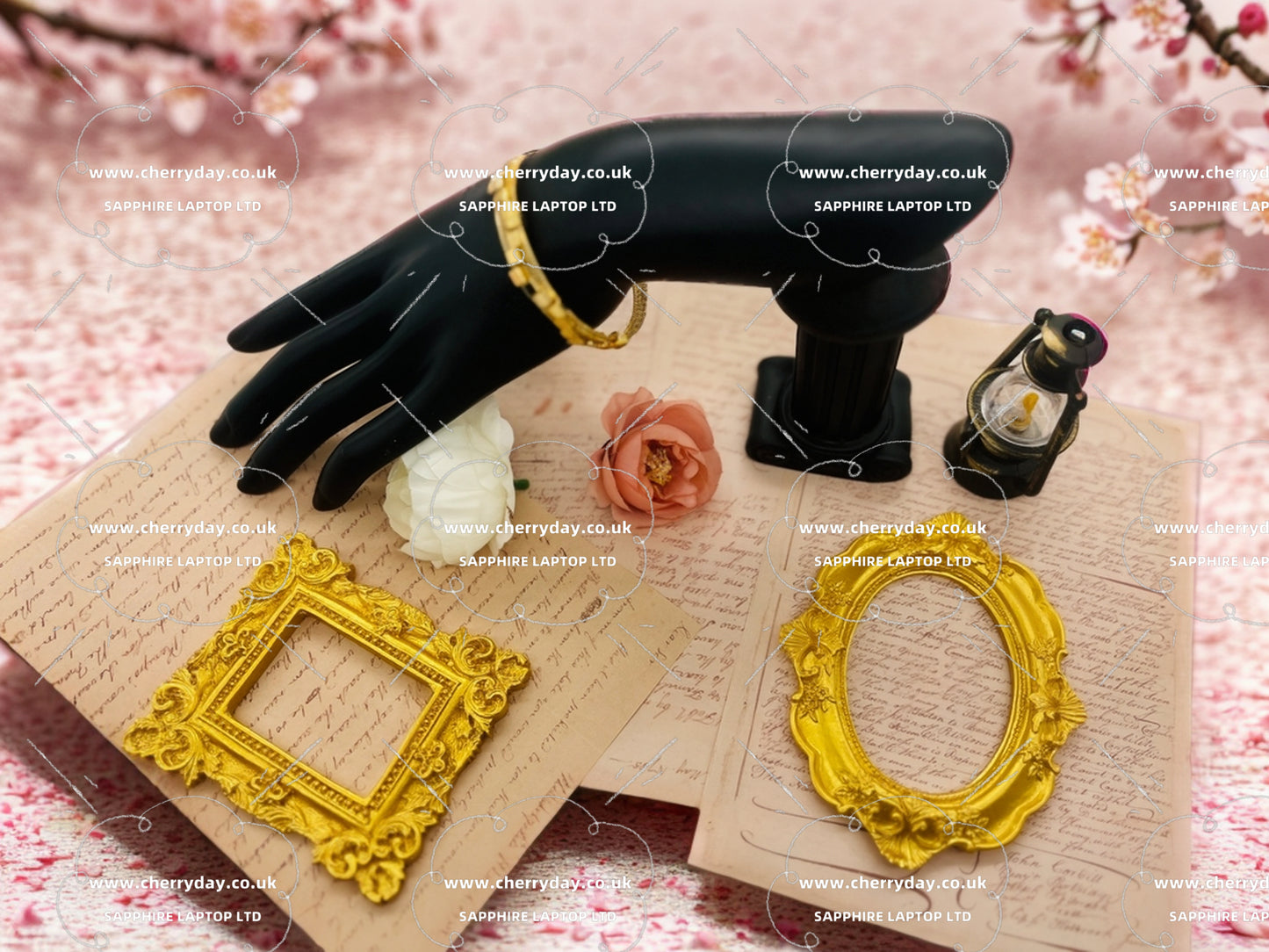 Gold cubes bracelet