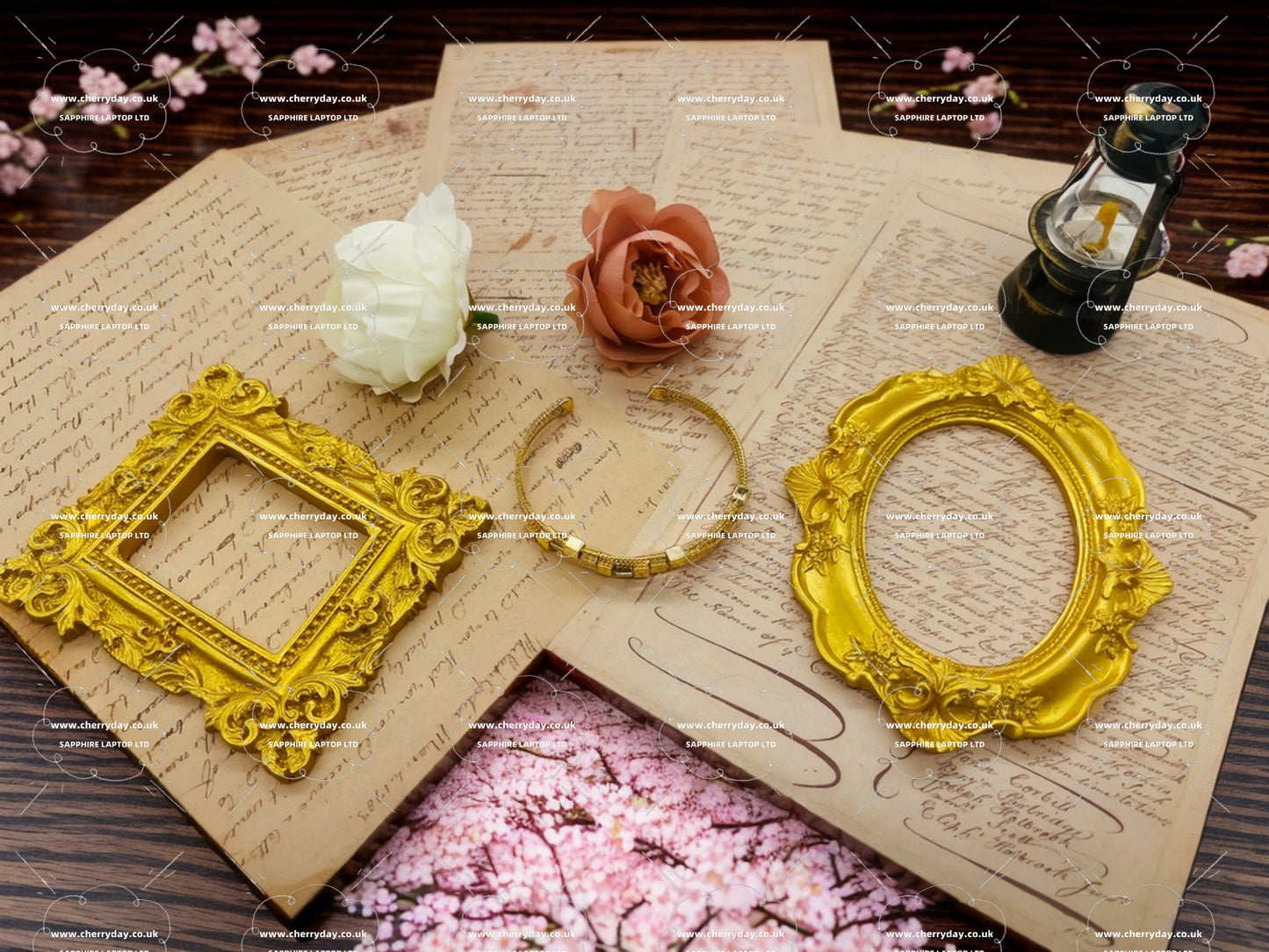 Gold cubes bracelet