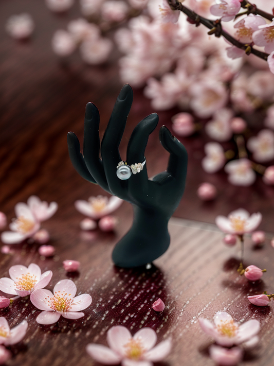 North Sea black pearl ribbon ring