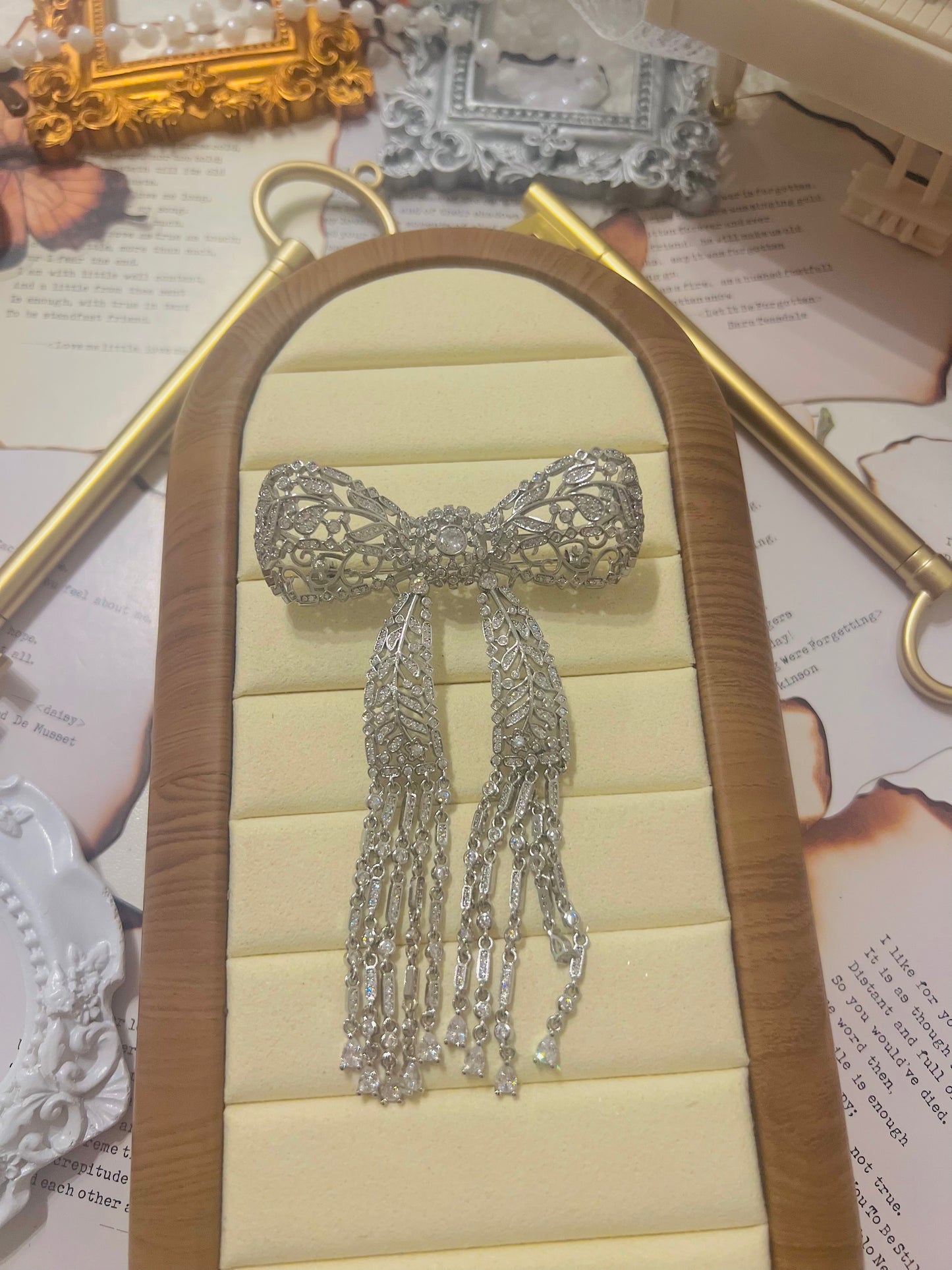 Brooch 004