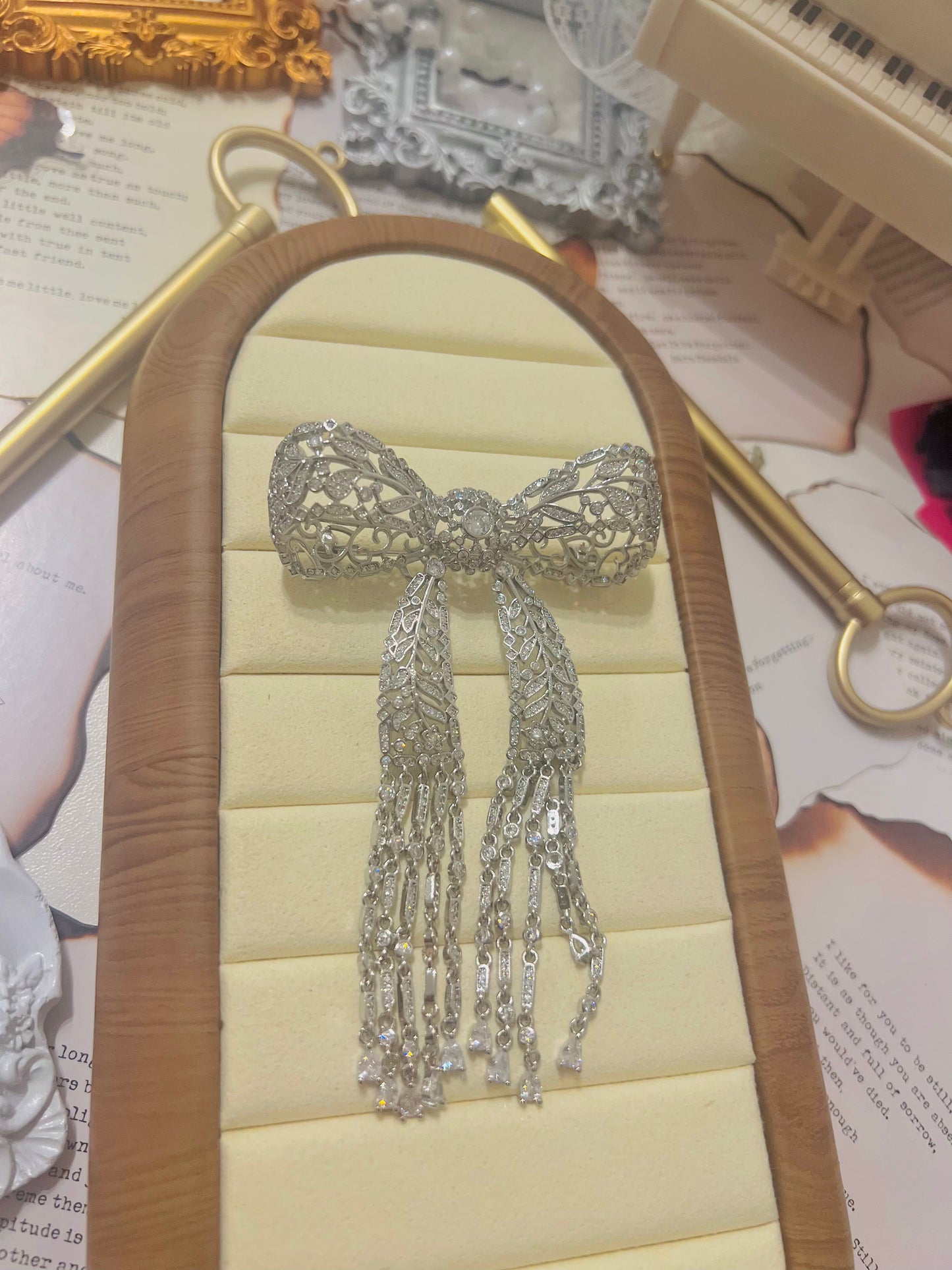 Brooch 004