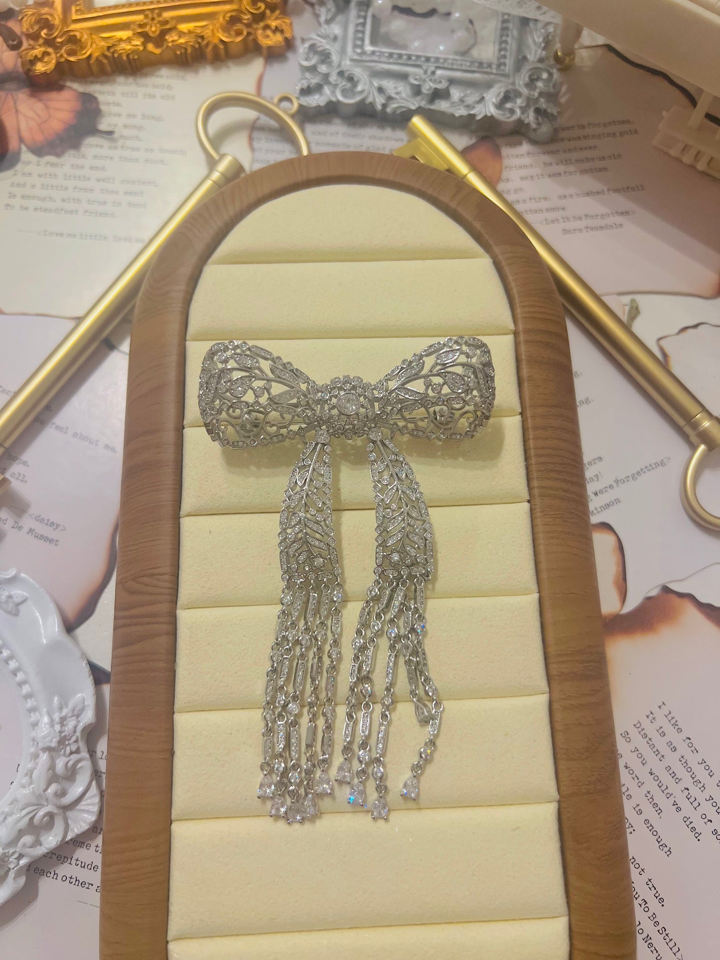 Brooch 004