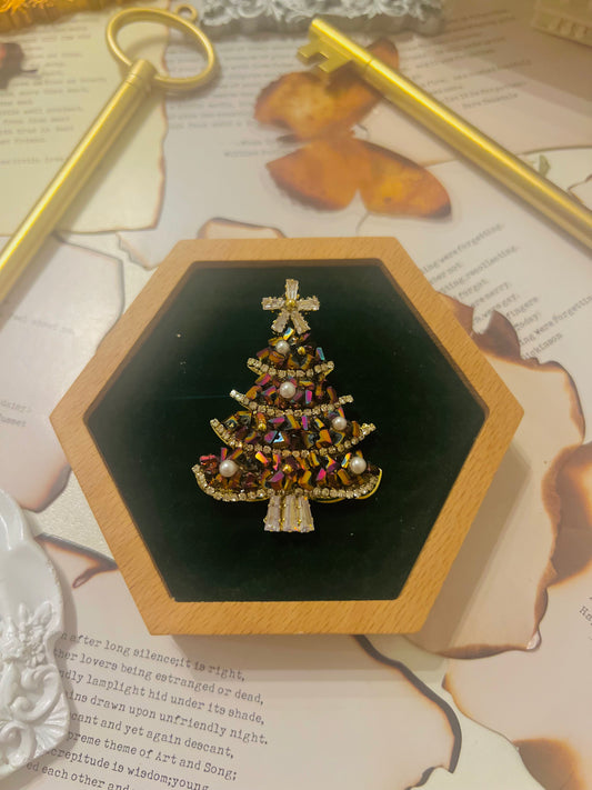 Brooch 007