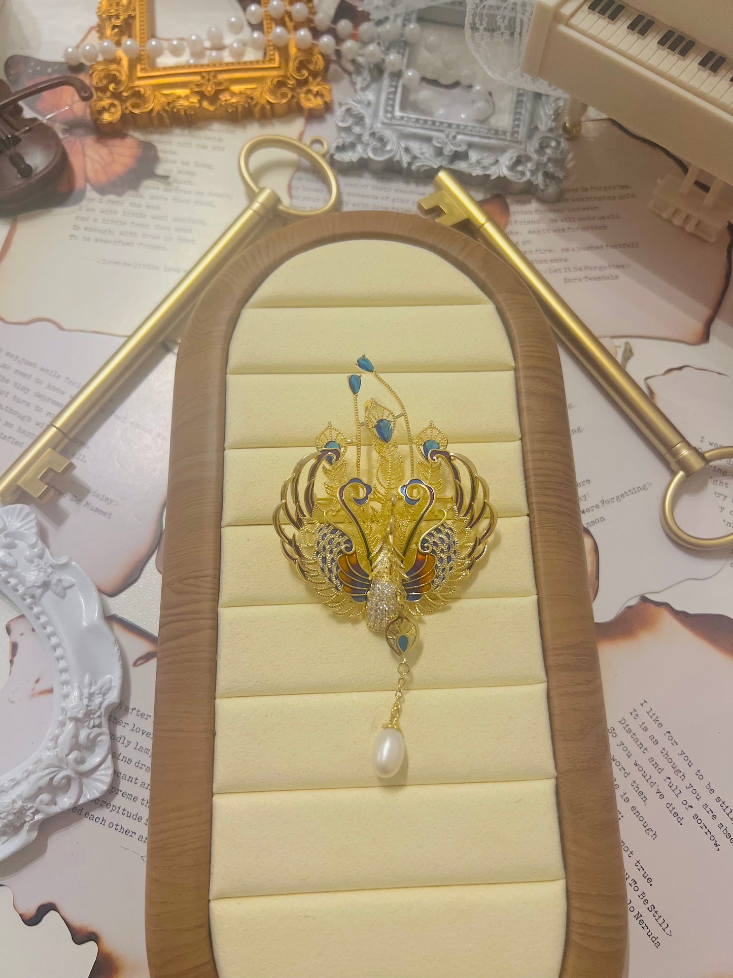 Brooch 009
